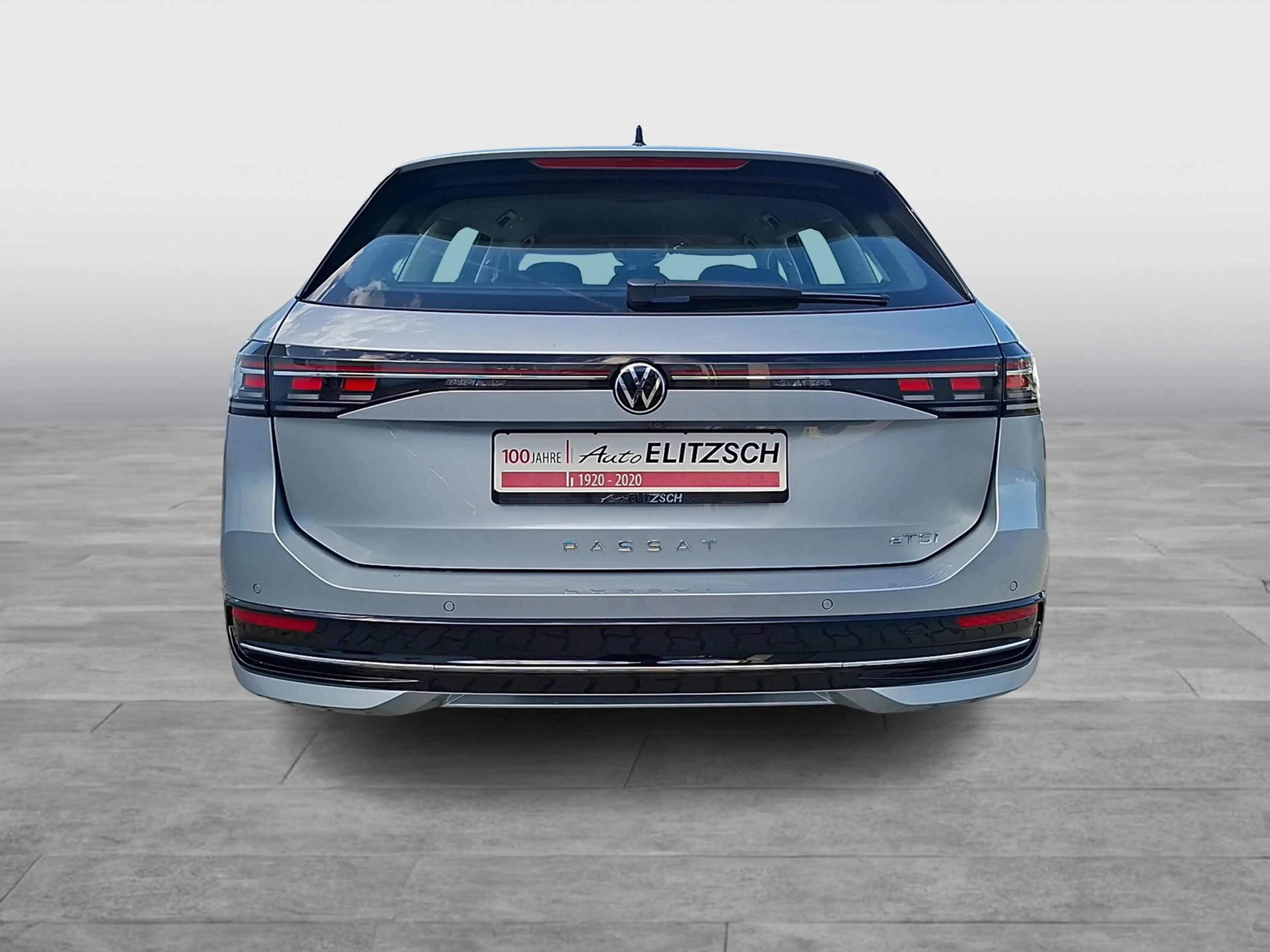 Volkswagen Passat Variant eTSI Elegance DSG Matrix AHK Navi AID HUD ACC R... — photo 4