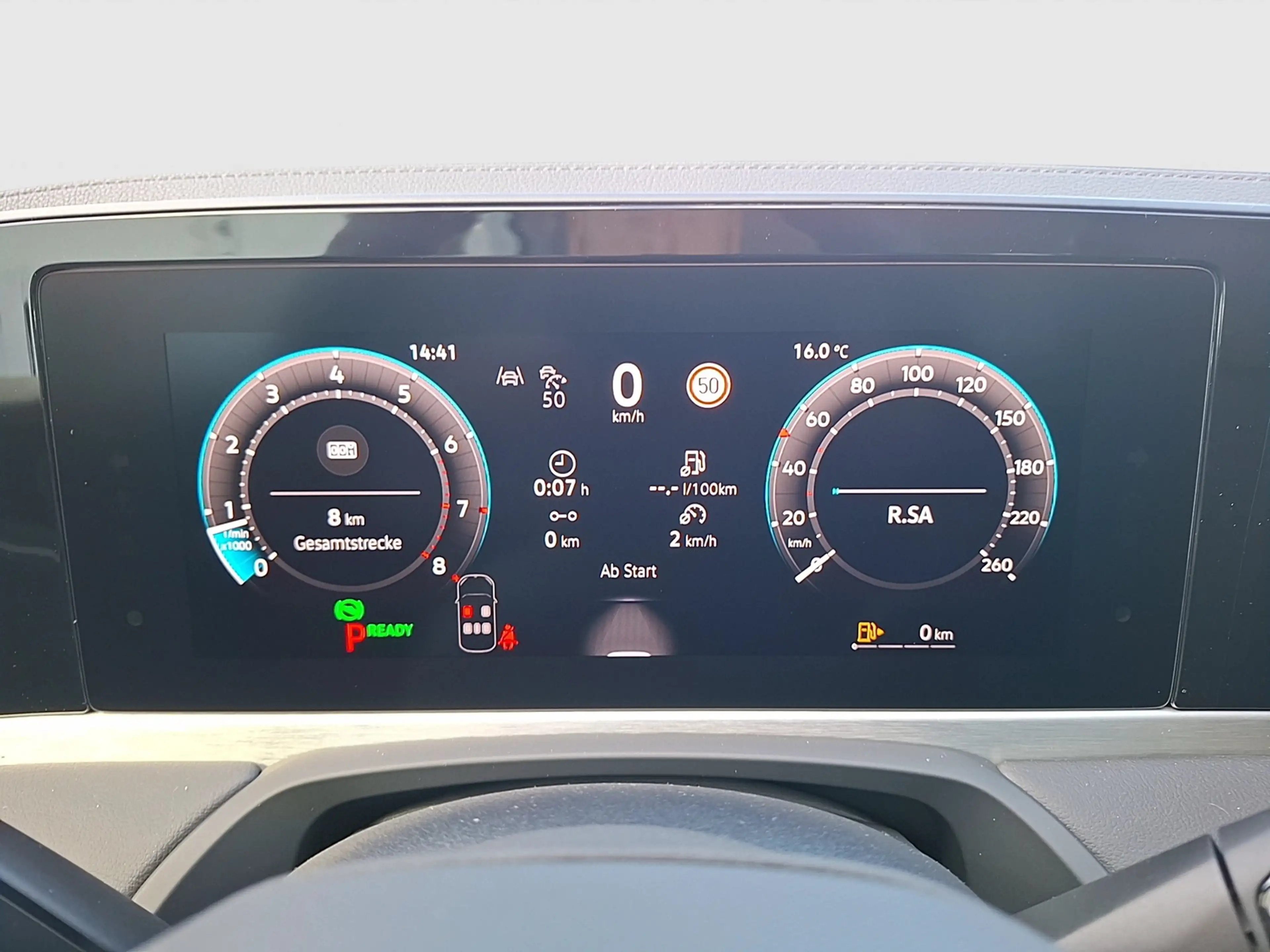 Volkswagen Passat Variant eTSI Elegance DSG Matrix AHK Navi AID HUD ACC R... — photo 10