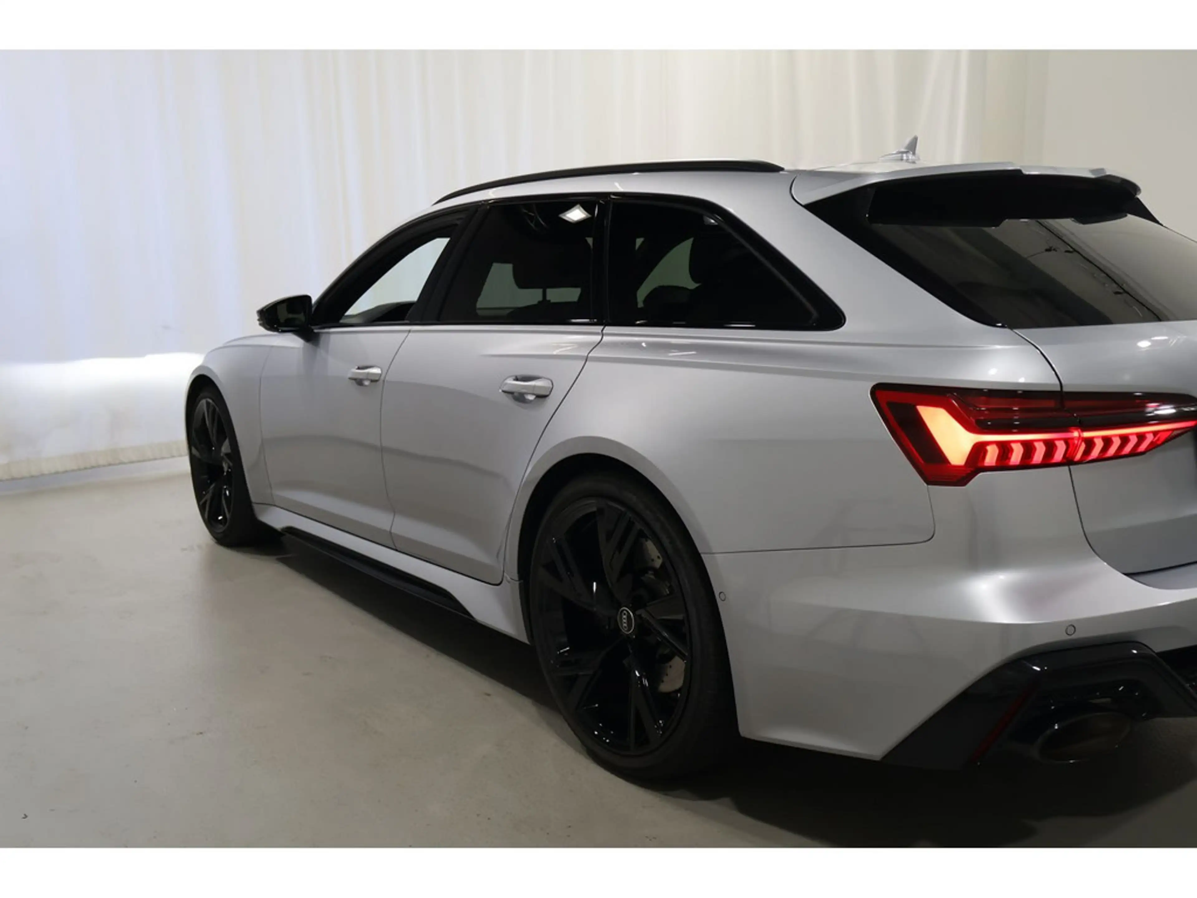 Audi RS6 — photo 14