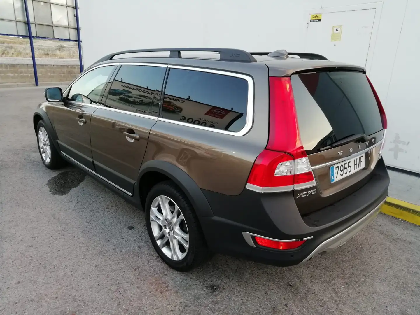 Volvo XC70 D4 Momentum Marrón - 1
