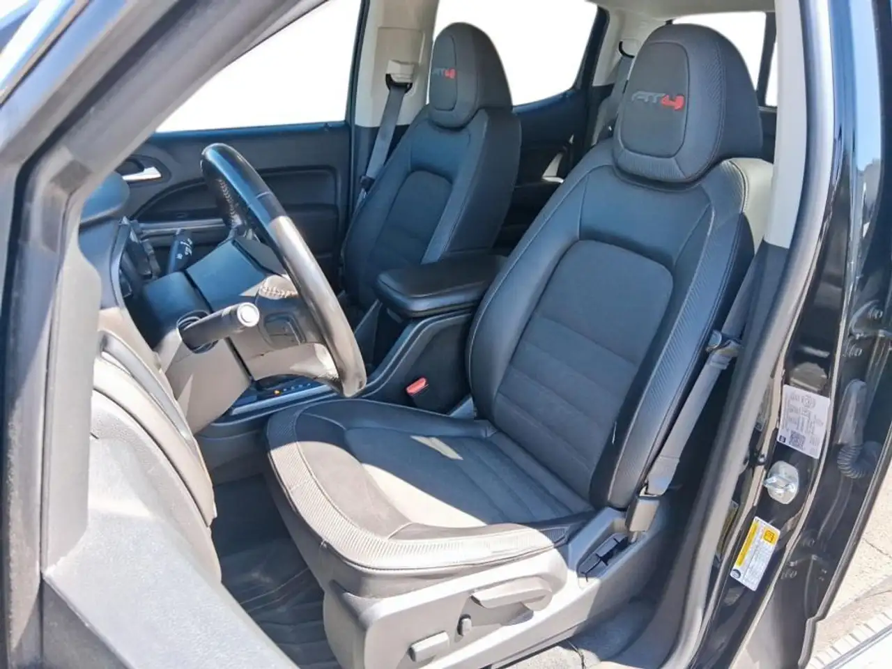GMC Canyon снимка GMC Canyon