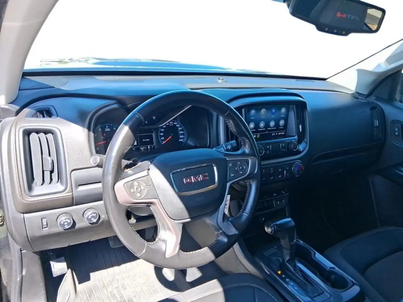 GMC Canyon снимка GMC Canyon