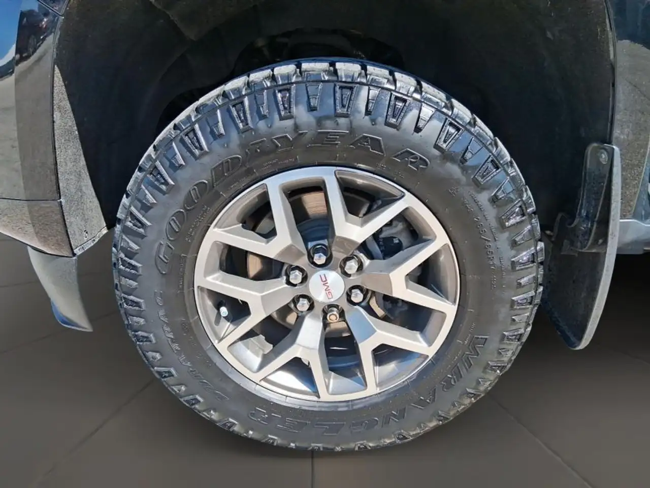GMC Canyon снимка GMC Canyon