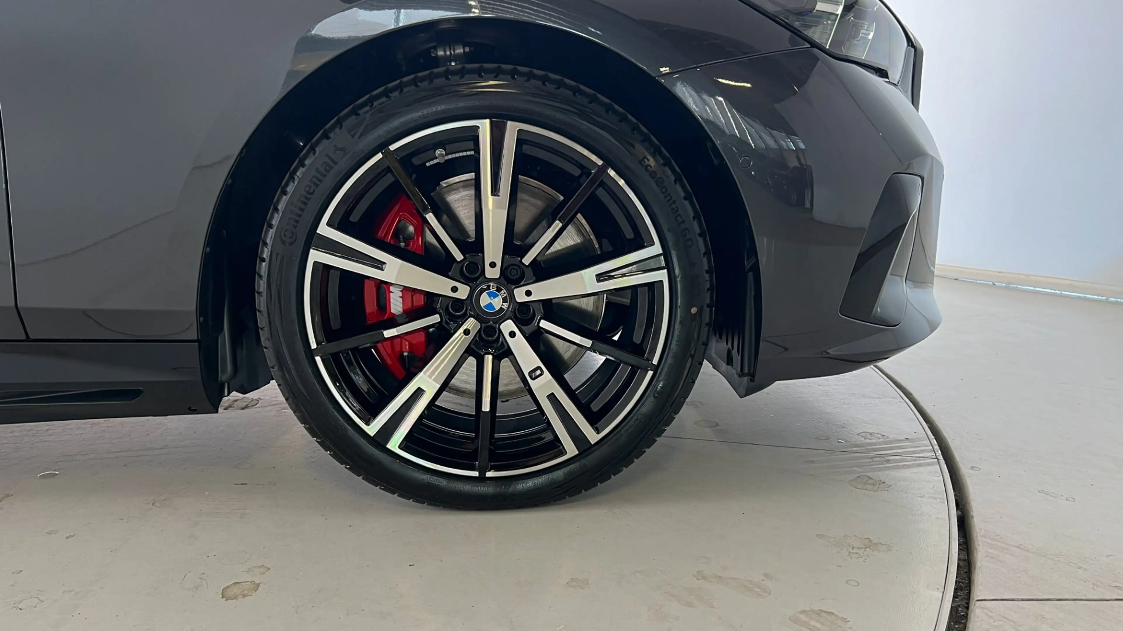 BMW i5 xDrive40 — photo 13