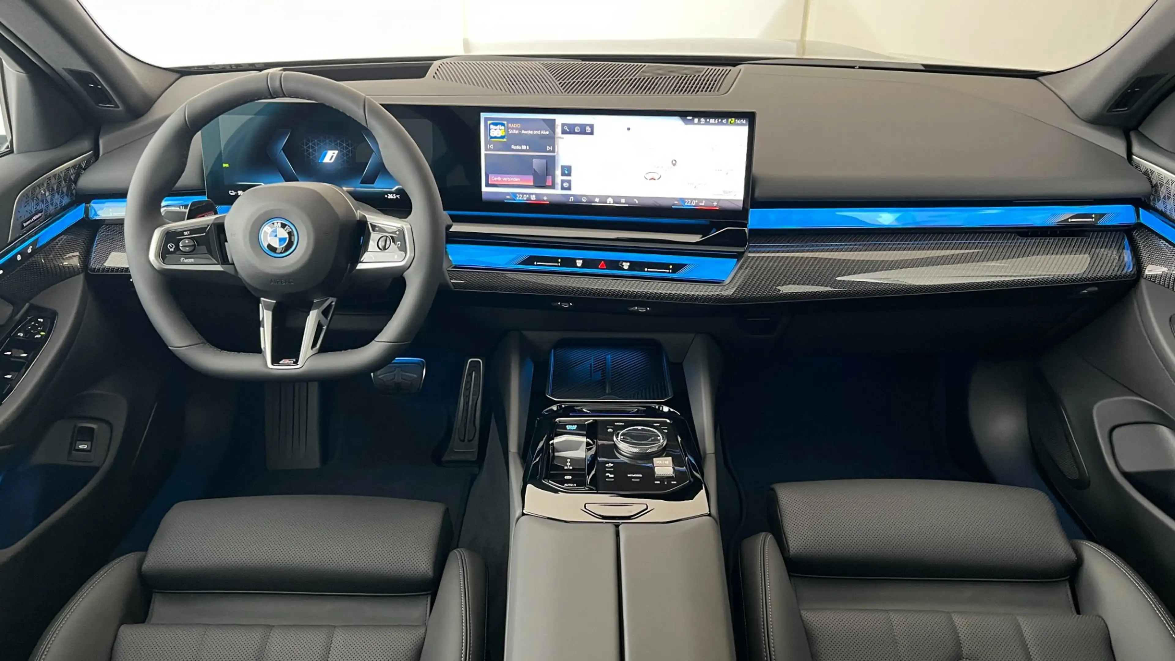 BMW i5 xDrive40 — photo 15