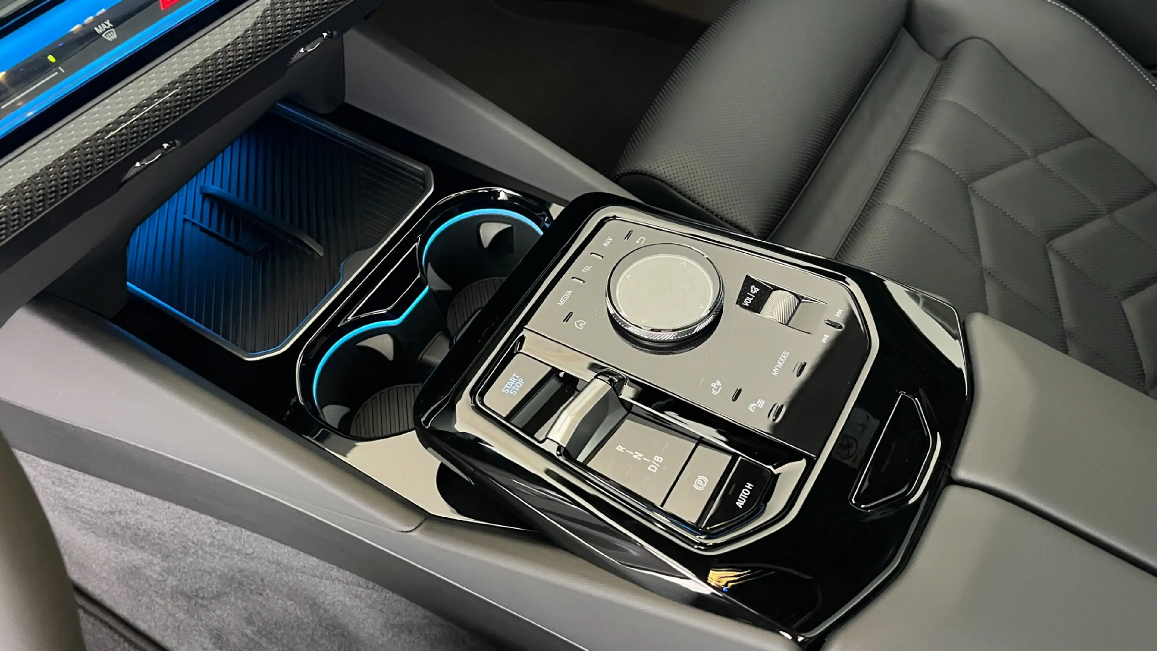 BMW i5 xDrive40 — photo 10