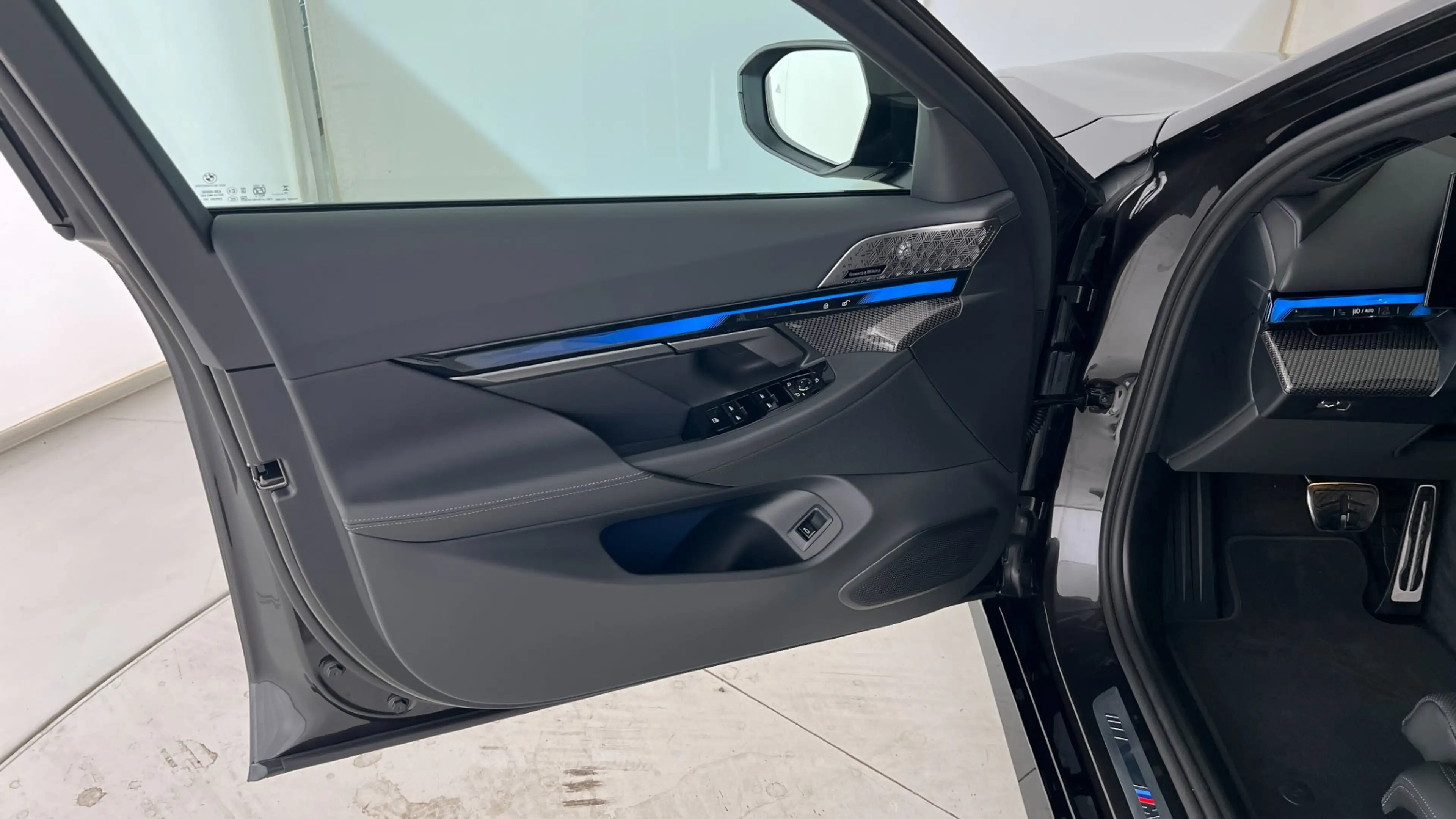 BMW i5 xDrive40 — photo 6