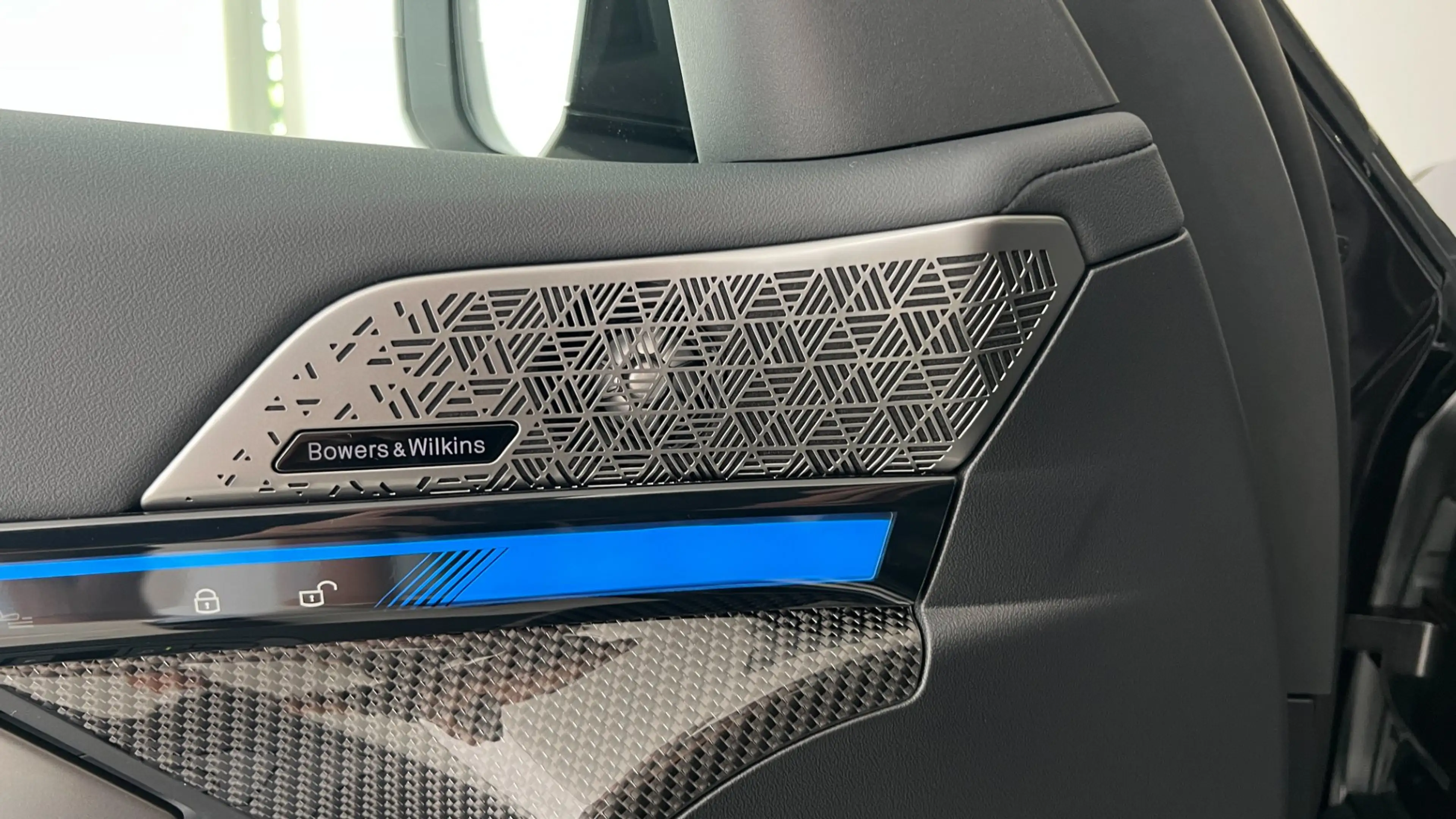 BMW i5 xDrive40 — photo 7