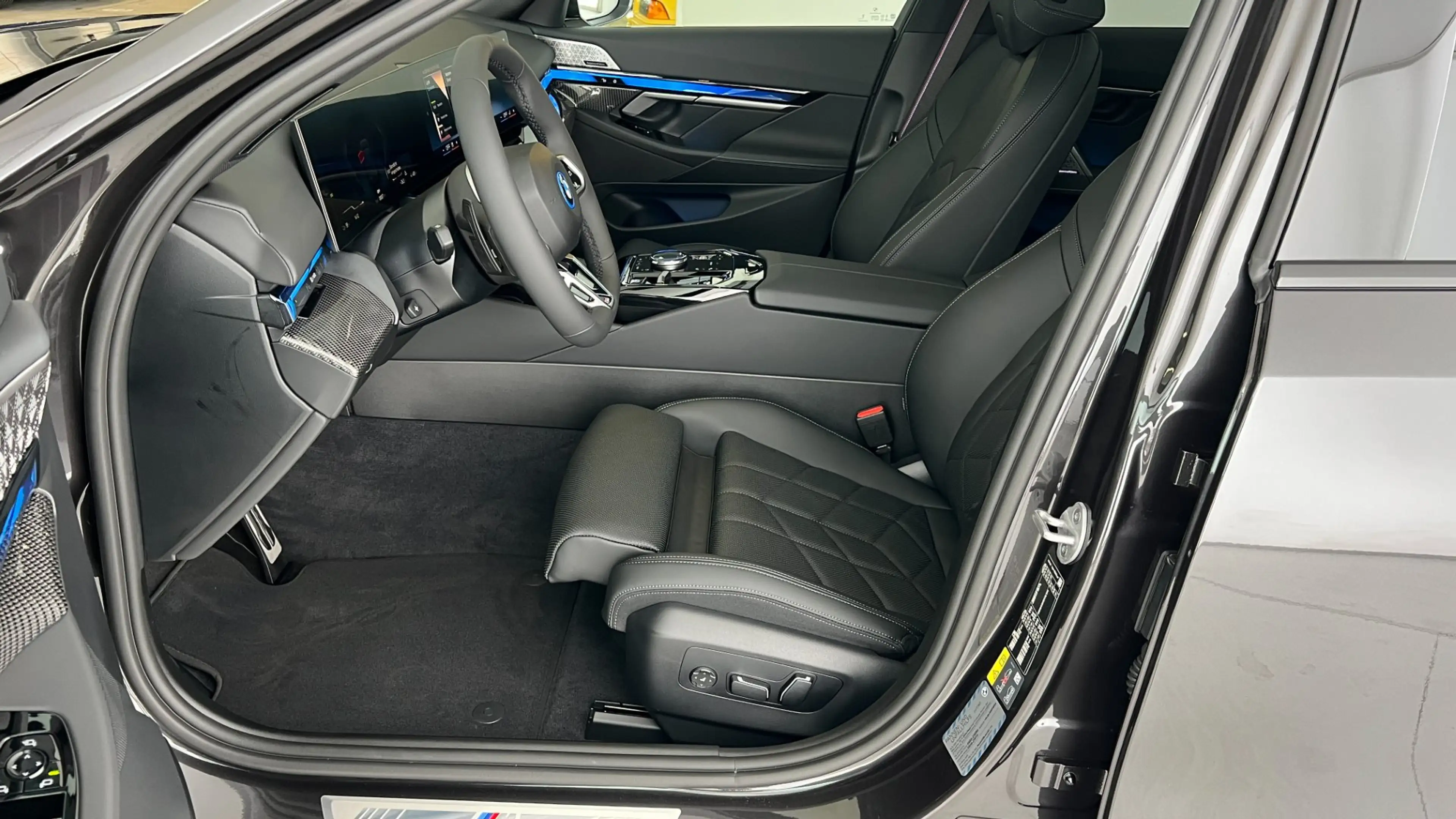 BMW i5 xDrive40 — photo 8
