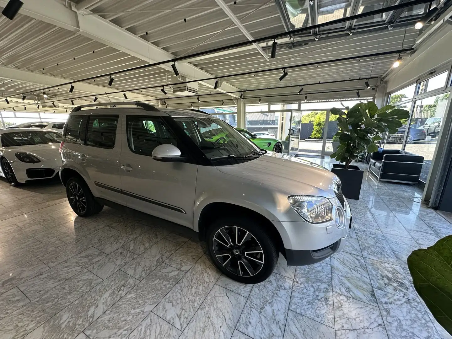 Skoda Yeti Adventure 4x4 DSG*STANDHEIZUNG*AHK*BI-XENON Ezüst - 2