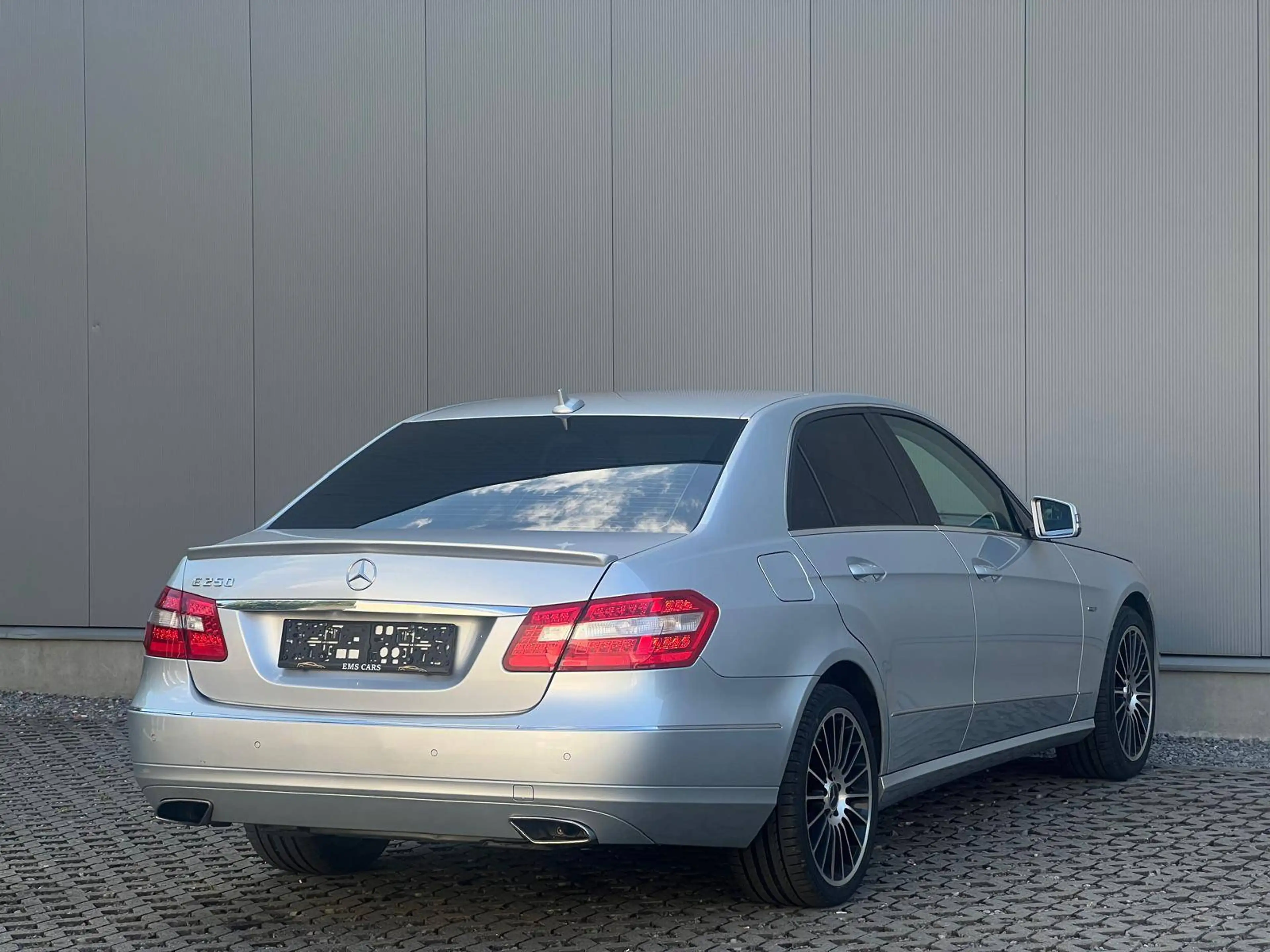 Mercedes-Benz E 250 BE Elegance Automaat- Benzine- 59.032Km- 2012- Airco- Led — photo 3