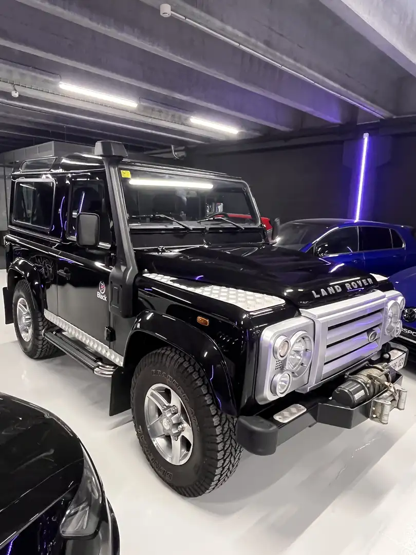 Land Rover Defender Black Edition Unidad 40, 90 SW E 4pl. Negro - 1