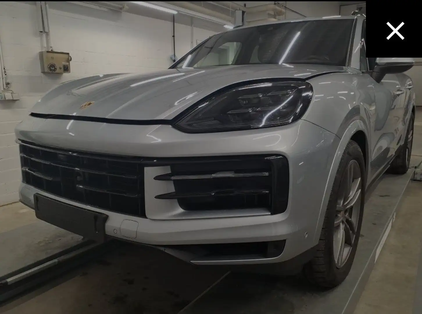 Porsche Cayenne E-Hybrid*Luft*AHK*21"Alu*BOSE*InnoDrive* Silber - 1