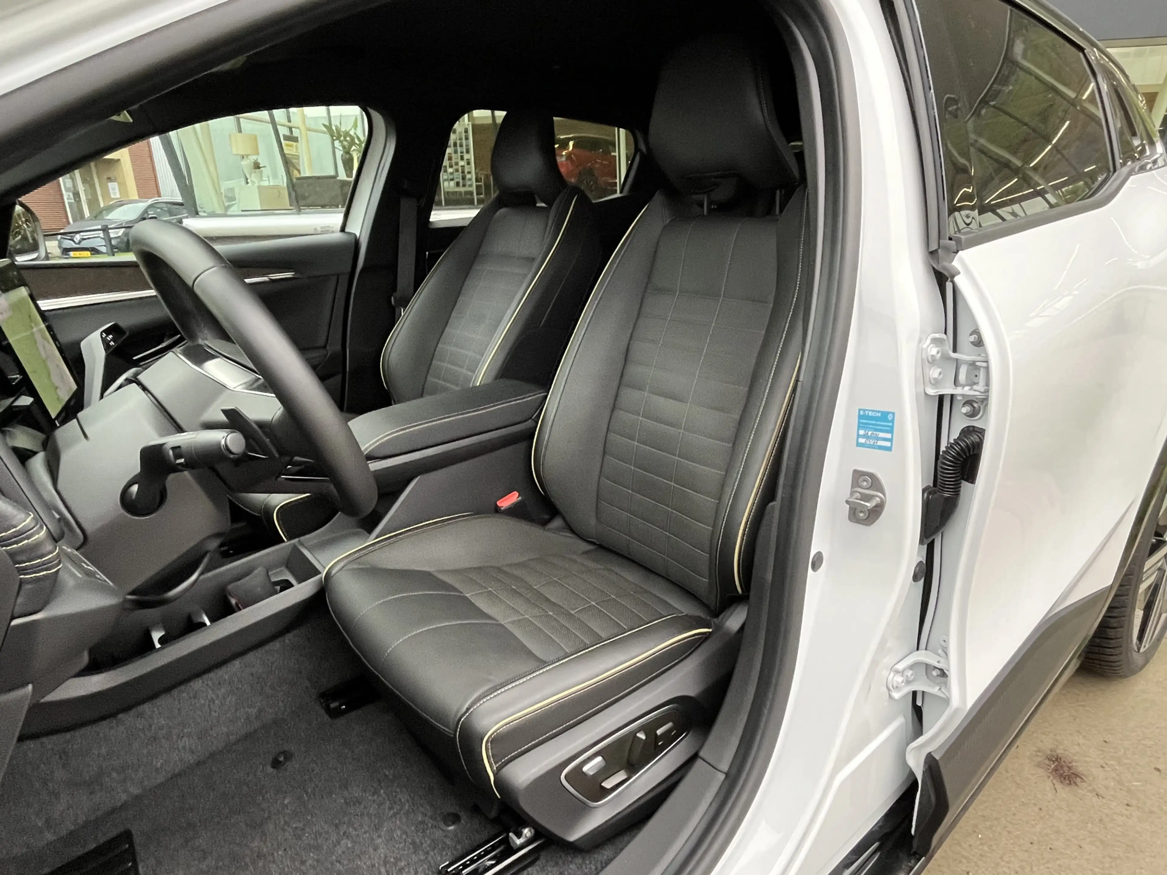 Renault Megane E-Tech EV60 Optimum Charge Iconic 220PK / 360 Camera / Wi — photo 12
