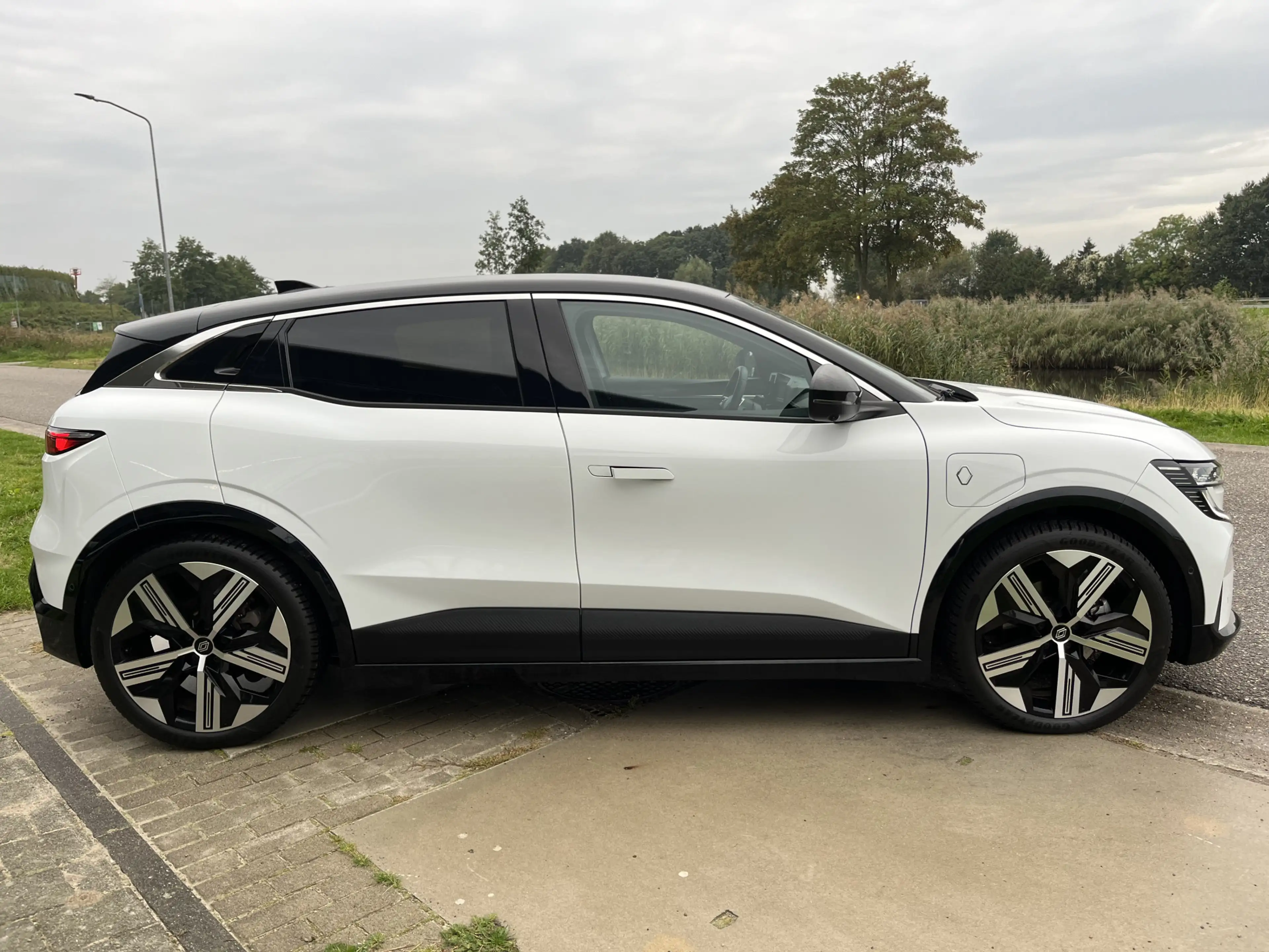Renault Megane E-Tech EV60 Optimum Charge Iconic 220PK / 360 Camera / Wi — photo 10