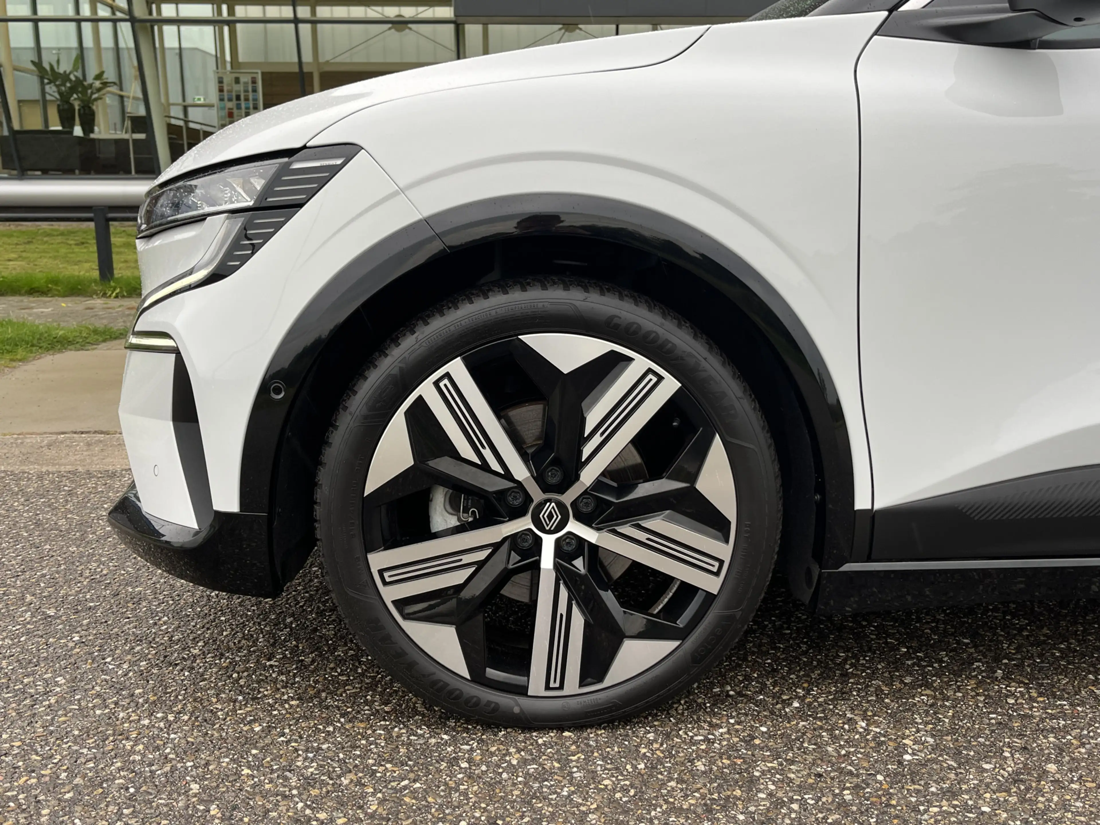 Renault Megane E-Tech EV60 Optimum Charge Iconic 220PK / 360 Camera / Wi — photo 27