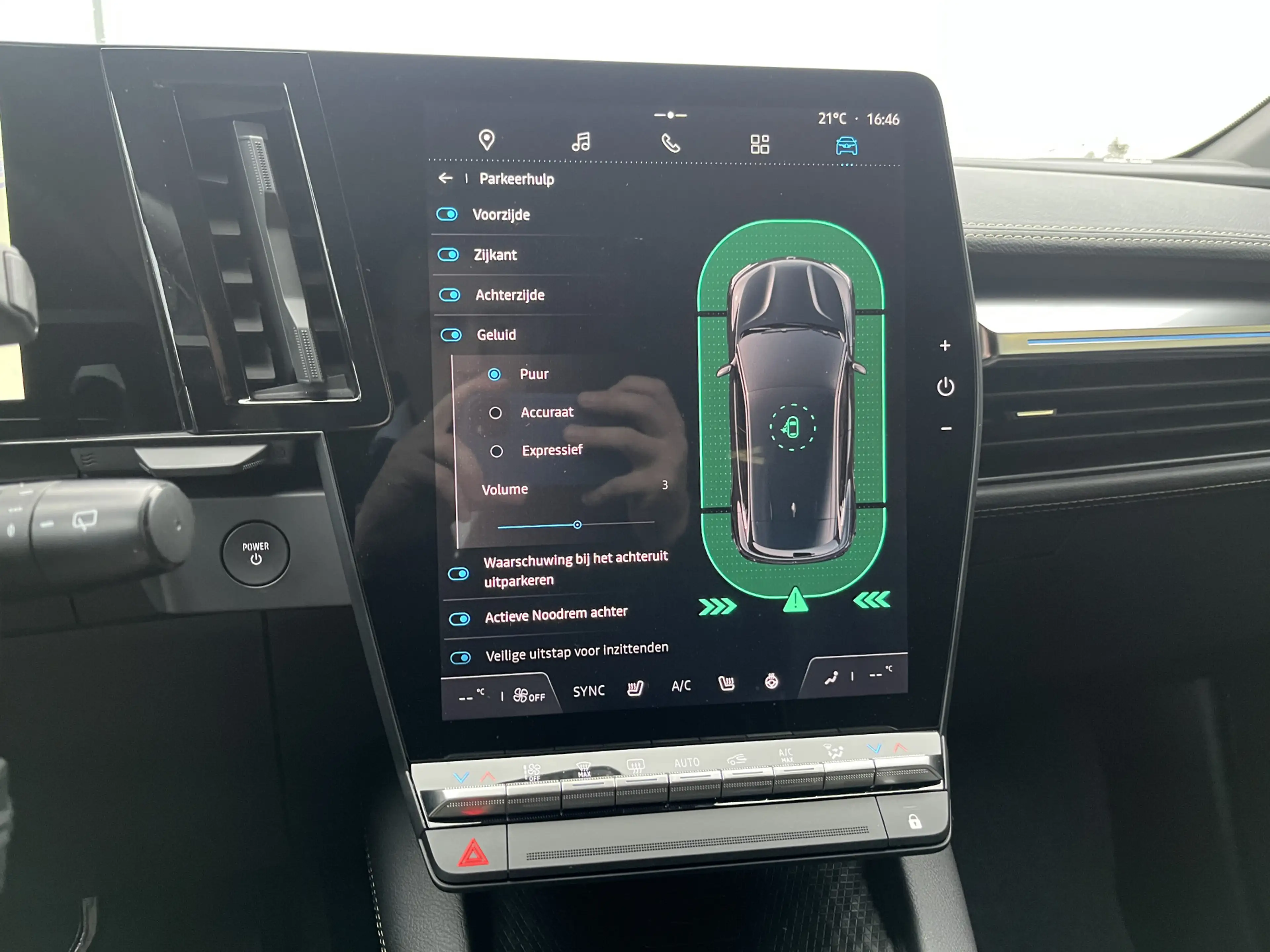 Renault Megane E-Tech EV60 Optimum Charge Iconic 220PK / 360 Camera / Wi — photo 16