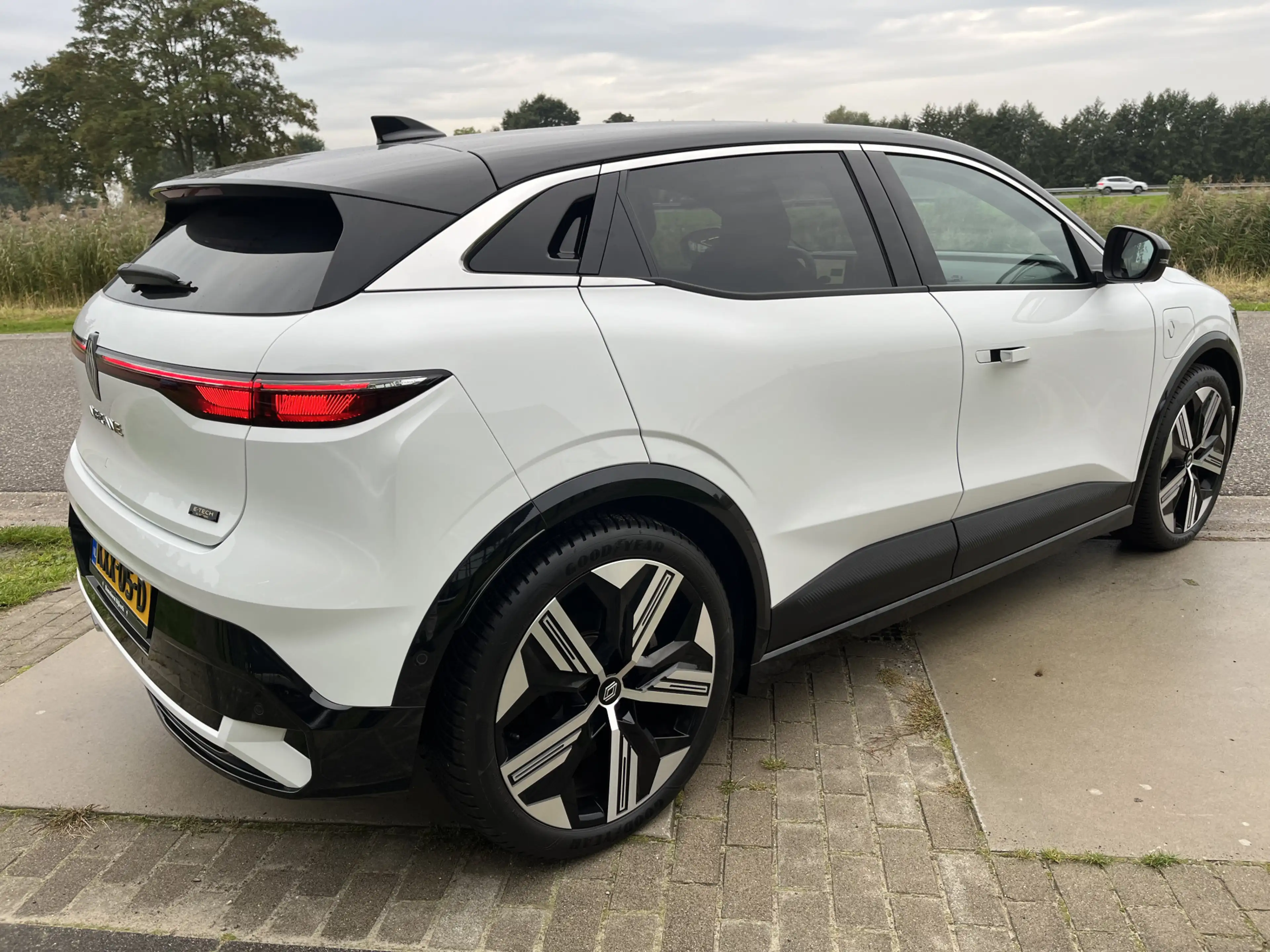 Renault Megane E-Tech EV60 Optimum Charge Iconic 220PK / 360 Camera / Wi — photo 2