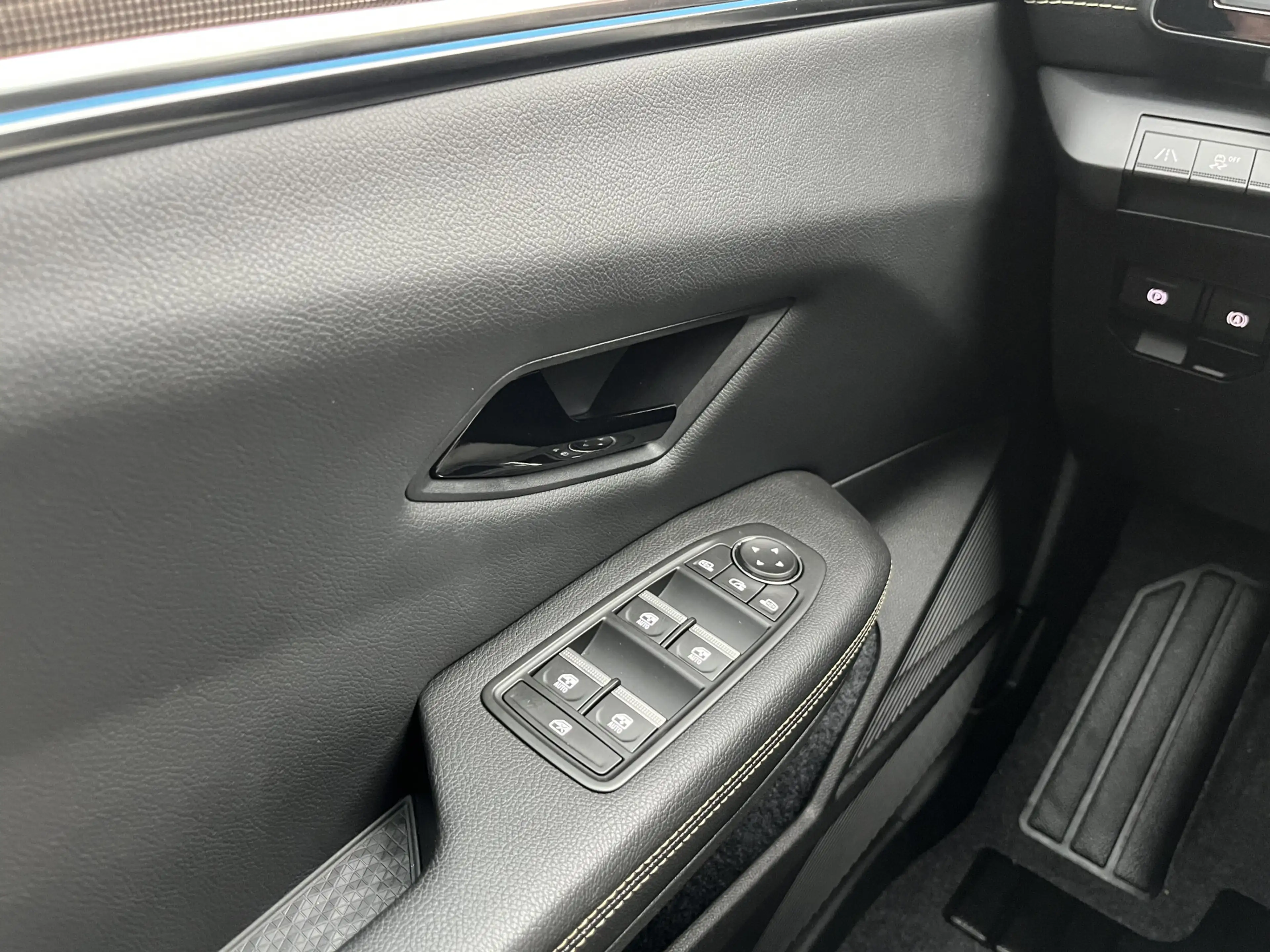 Renault Megane E-Tech EV60 Optimum Charge Iconic 220PK / 360 Camera / Wi — photo 25