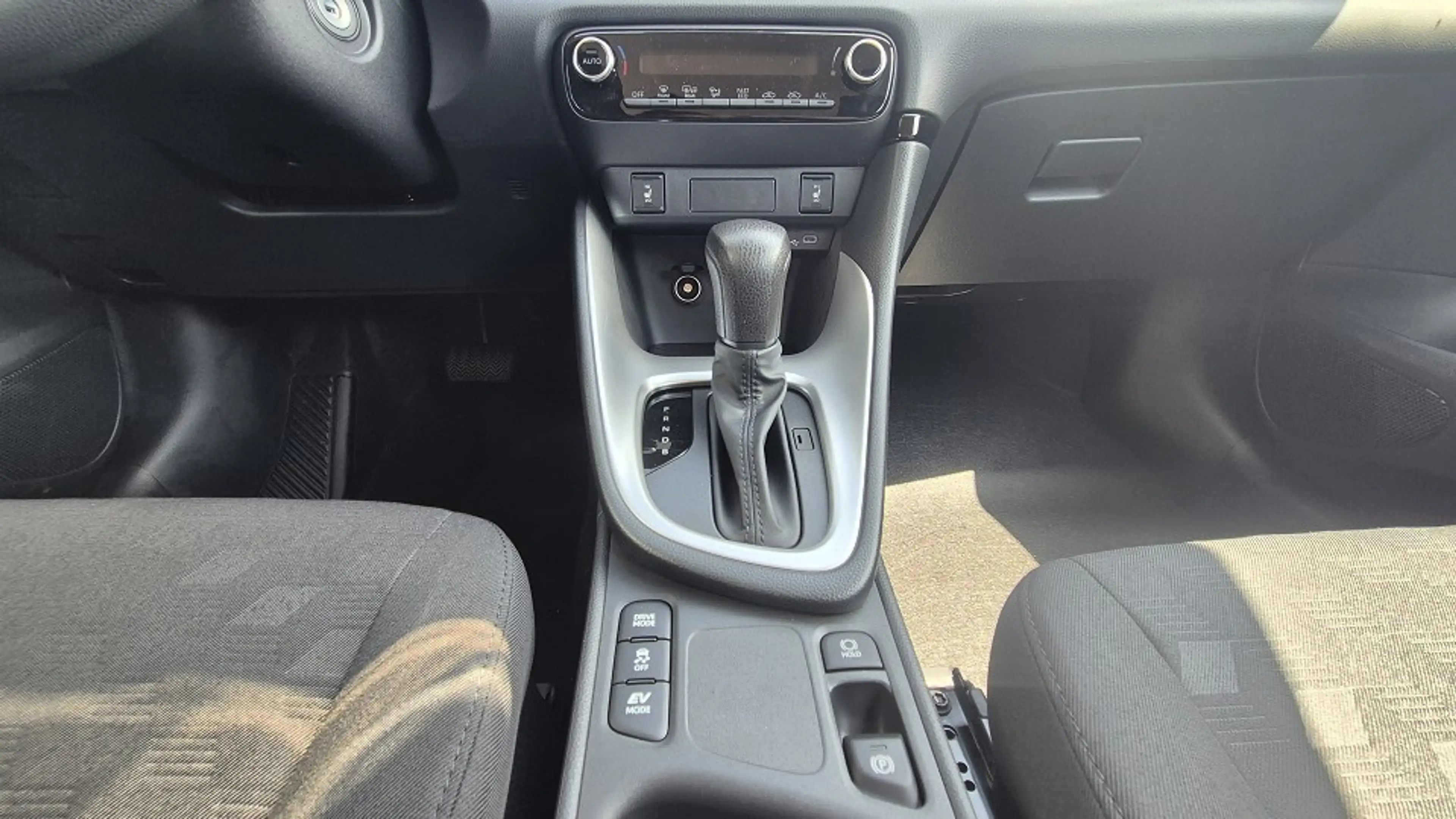 Mazda 2 Hybrid 1.5L Hybrid VVT-i 116 CVT FWD Prime-Line — photo 11