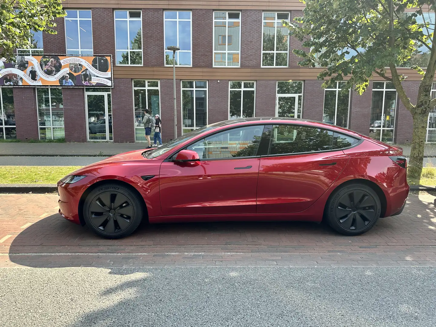 Tesla Model 3 RWD Rood - 2