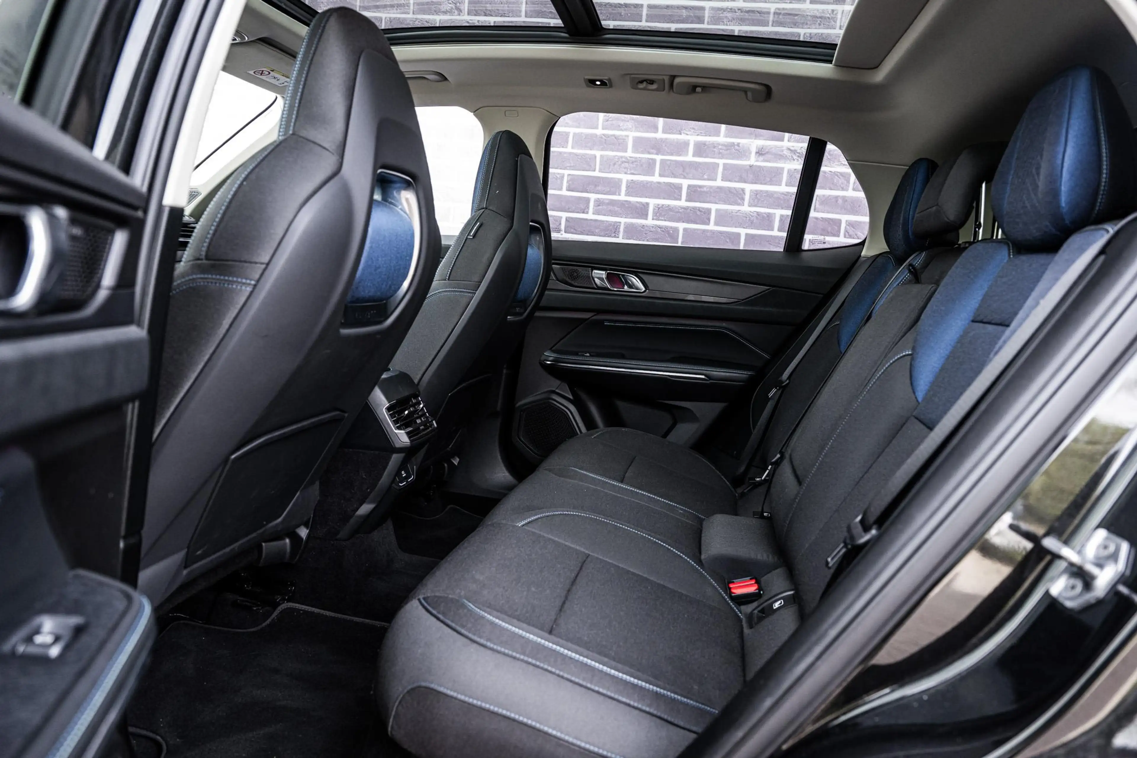 Lynk & Co 01 1.5 Plug-in Hybrid | Trekhaak | Panorama dak | Ada — photo 10