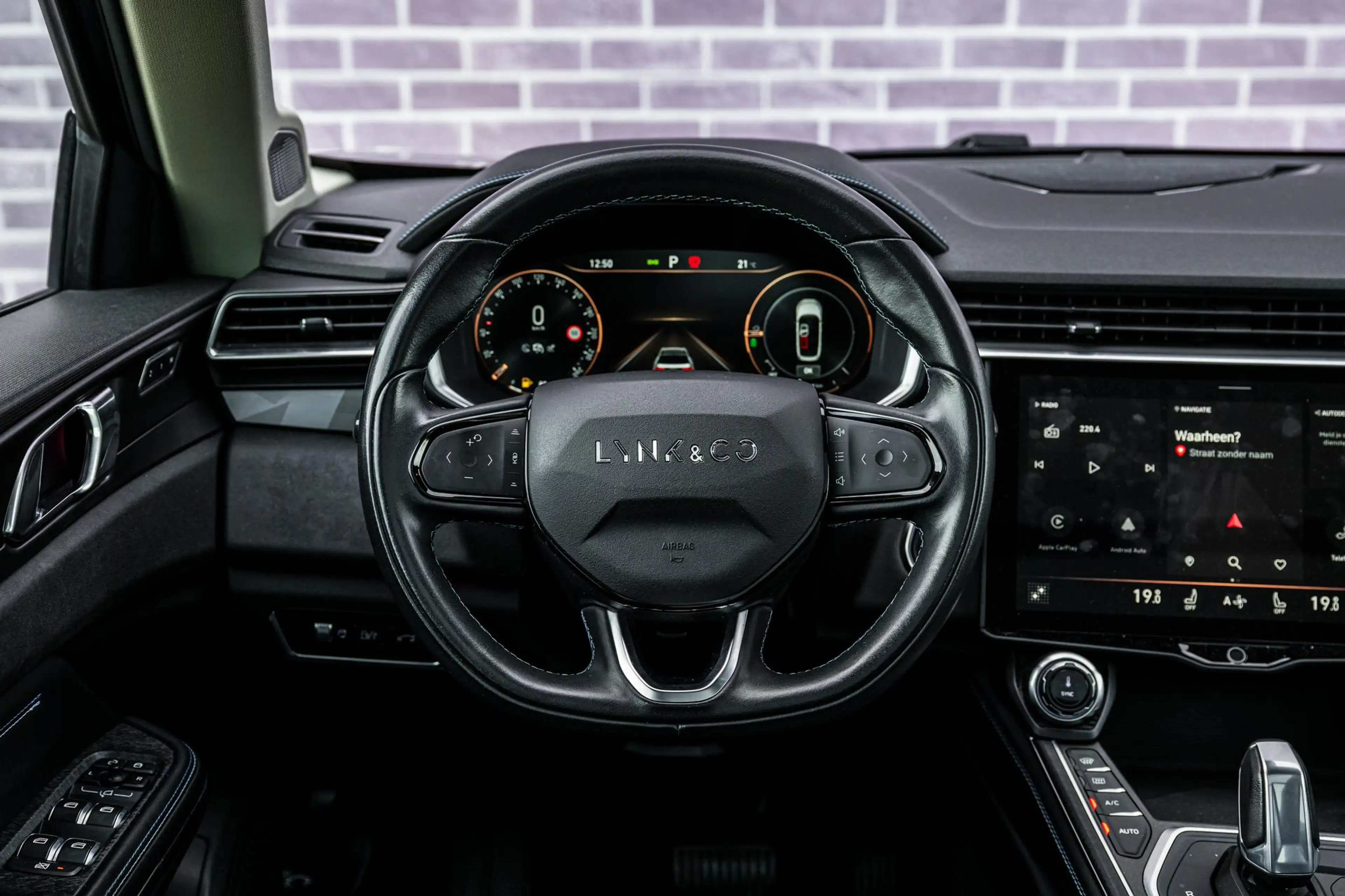 Lynk & Co 01 1.5 Plug-in Hybrid | Trekhaak | Panorama dak | Ada — photo 5