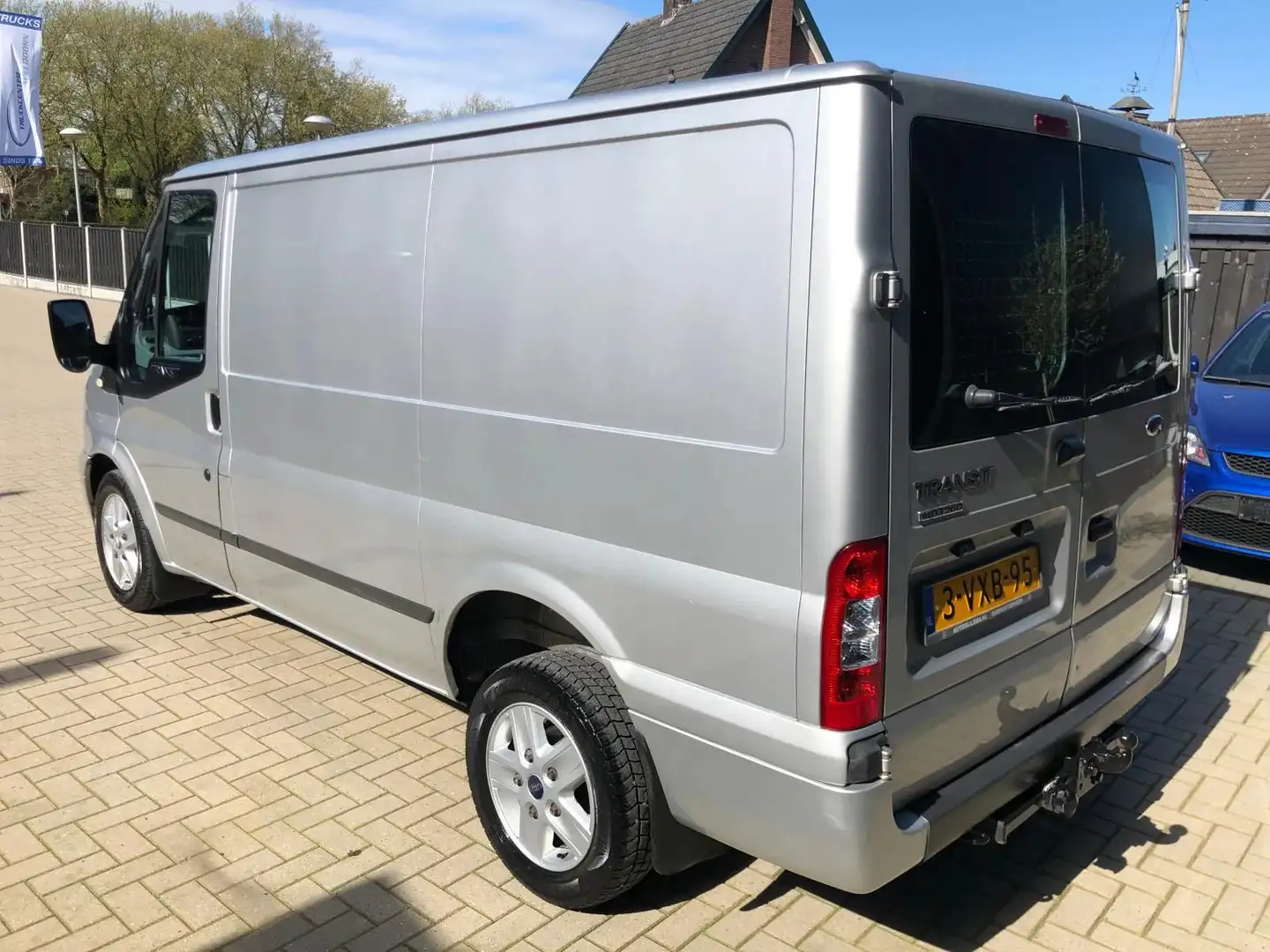 Ford Transit T260 2.2 TDCI 140 PK First Edition Zilver - 2