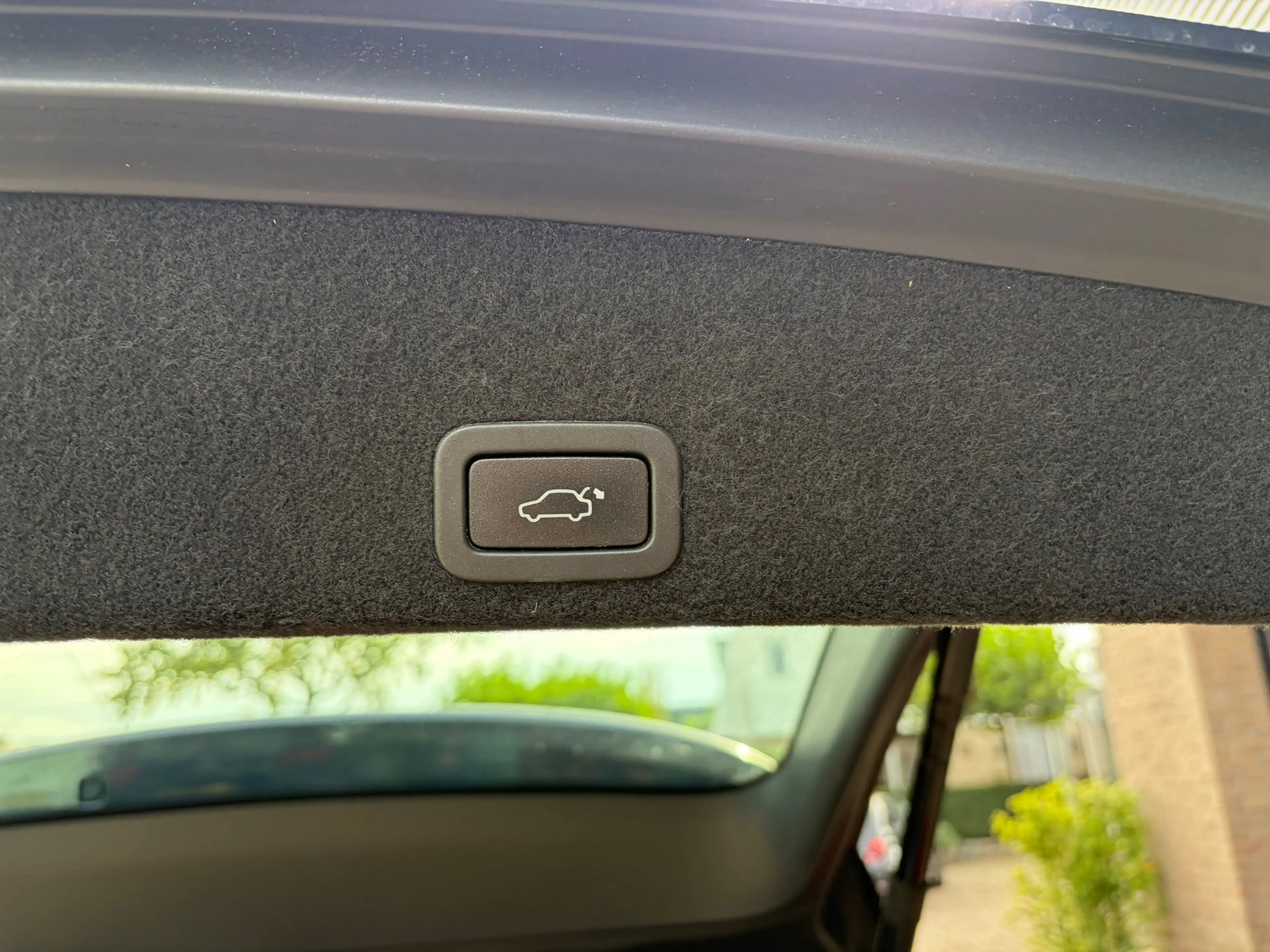 Volvo XC60 2.0 D4 FWD R-Design Automaat trekhaak dealer onder — photo 8