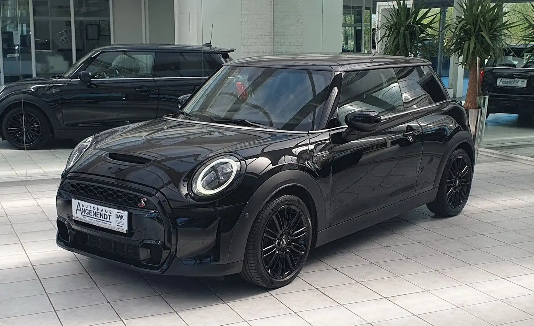 MINI Cooper S Mini COOPER S Automatik *Blackline* Schwarz - 1