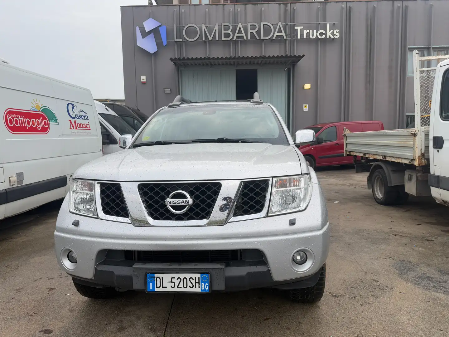Nissan Navara 2.5/4X4/AUTOMATICO/110000KM/2007 Srebrny - 2