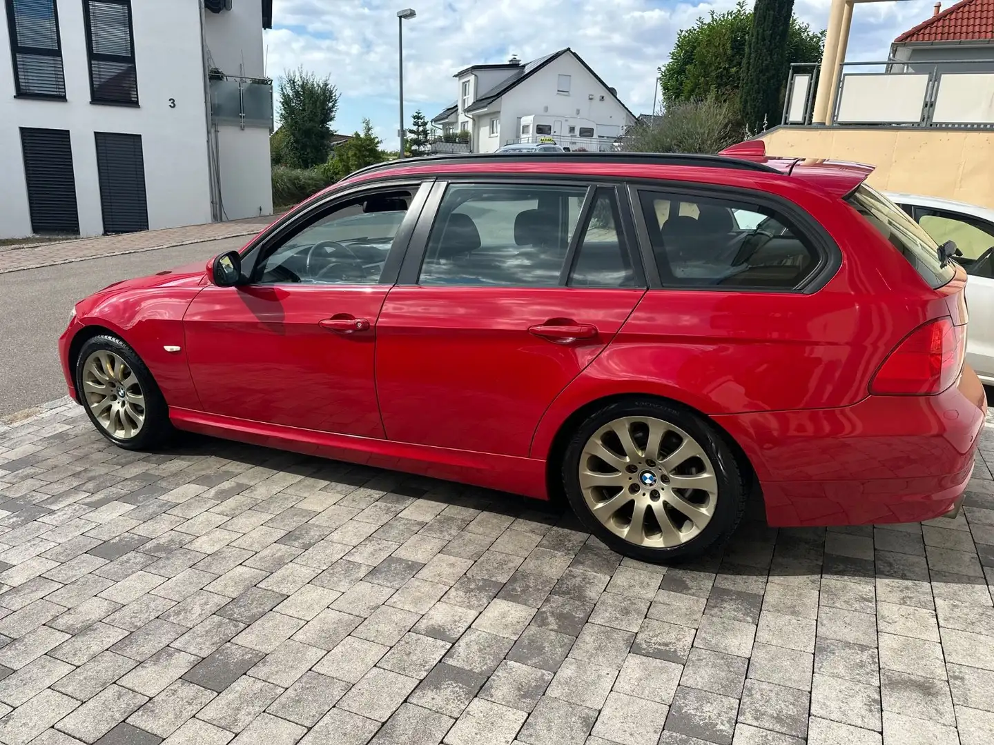 BMW 320 Baureihe 3 Touring 320d Rouge - 2