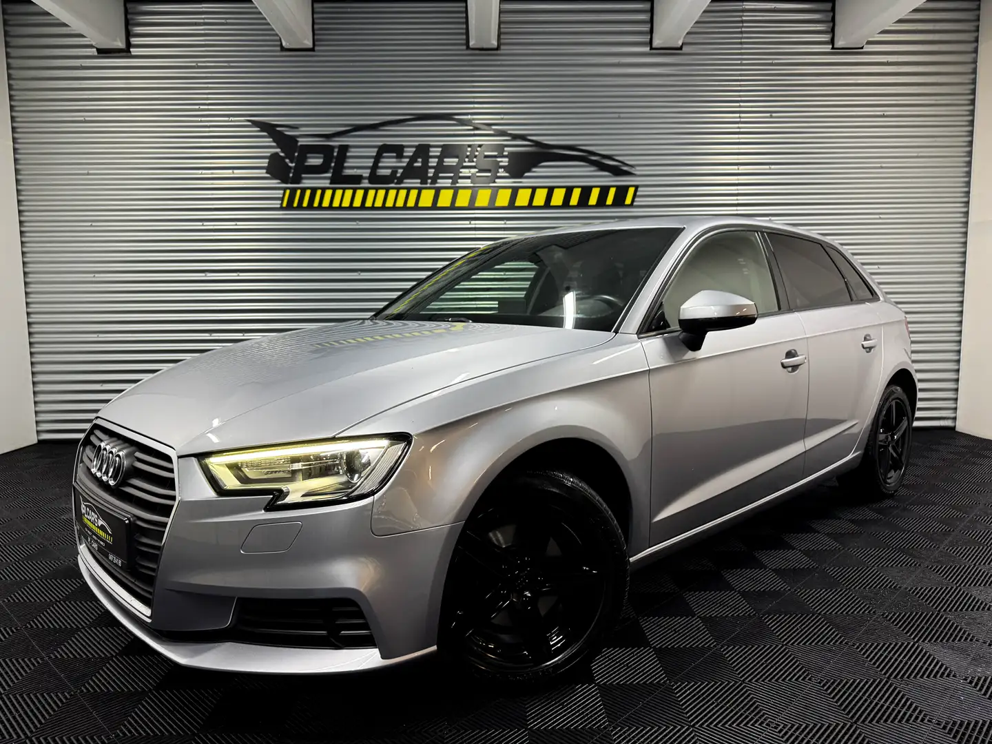 Audi A3 Sportback 30 TFSI | LOOK S LINE | GARANTIE Gris - 2