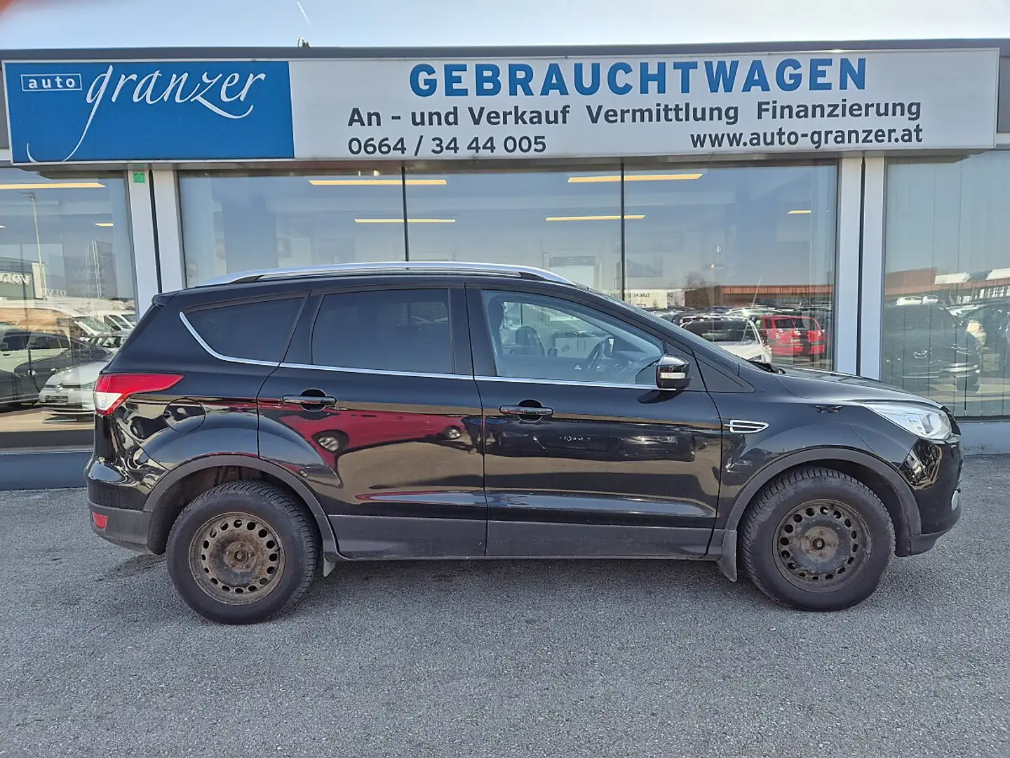 Ford Kuga 2,0 TDCi Trend 4x4 Schwarz - 1