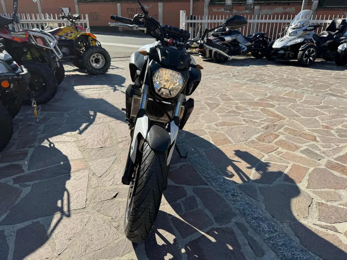 Yamaha MT-07 white Bianco - 2