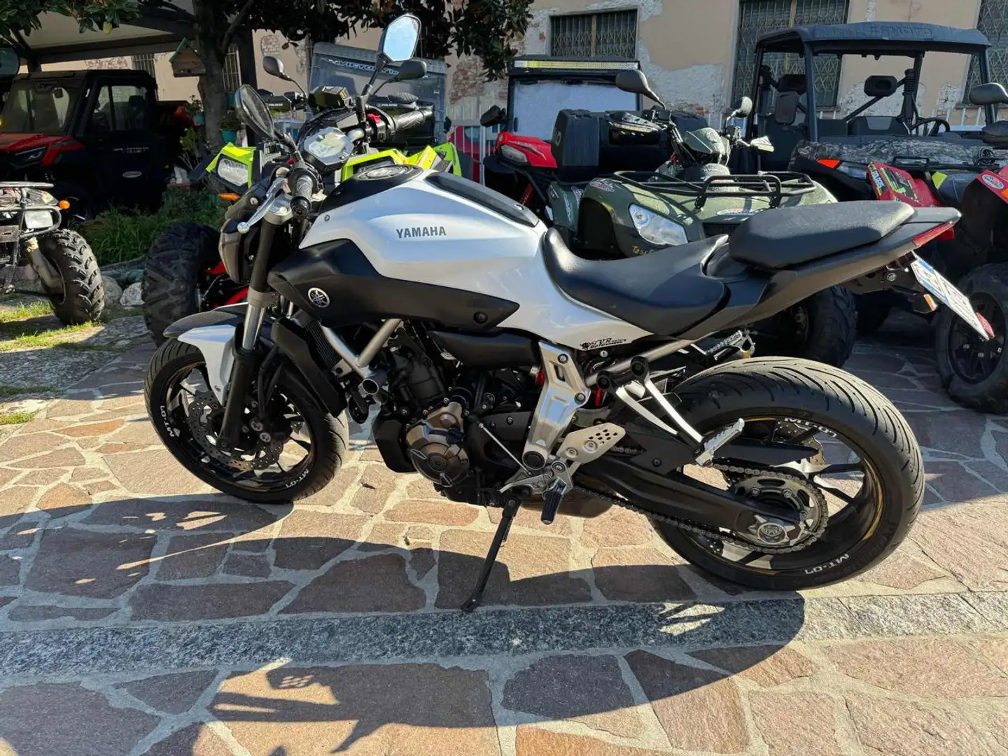 Yamaha MT-07 white Bianco - 1