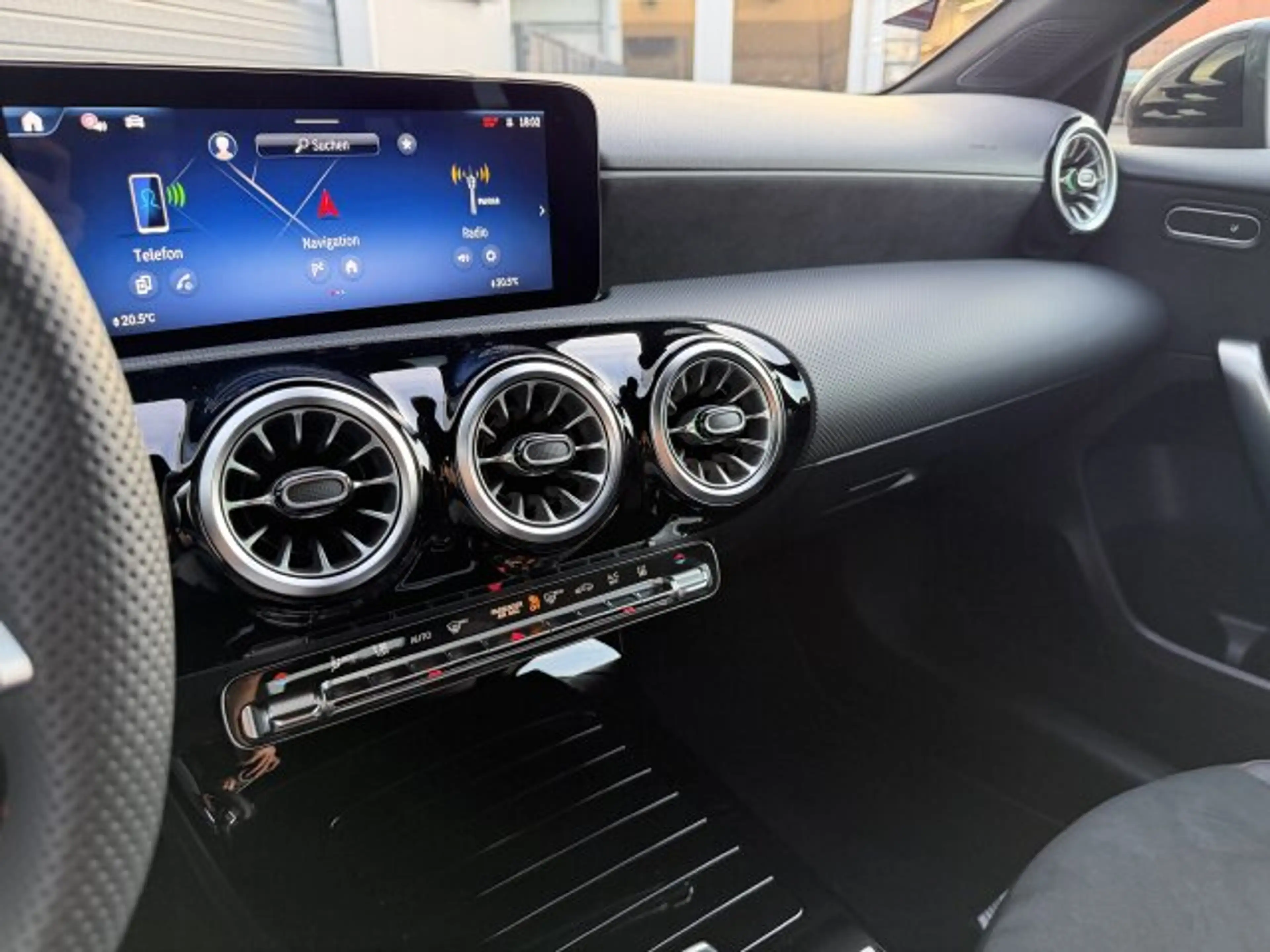 Mercedes-Benz A 250 A 250 e AMG Night Multibeam Distronic Sound 19" — photo 12