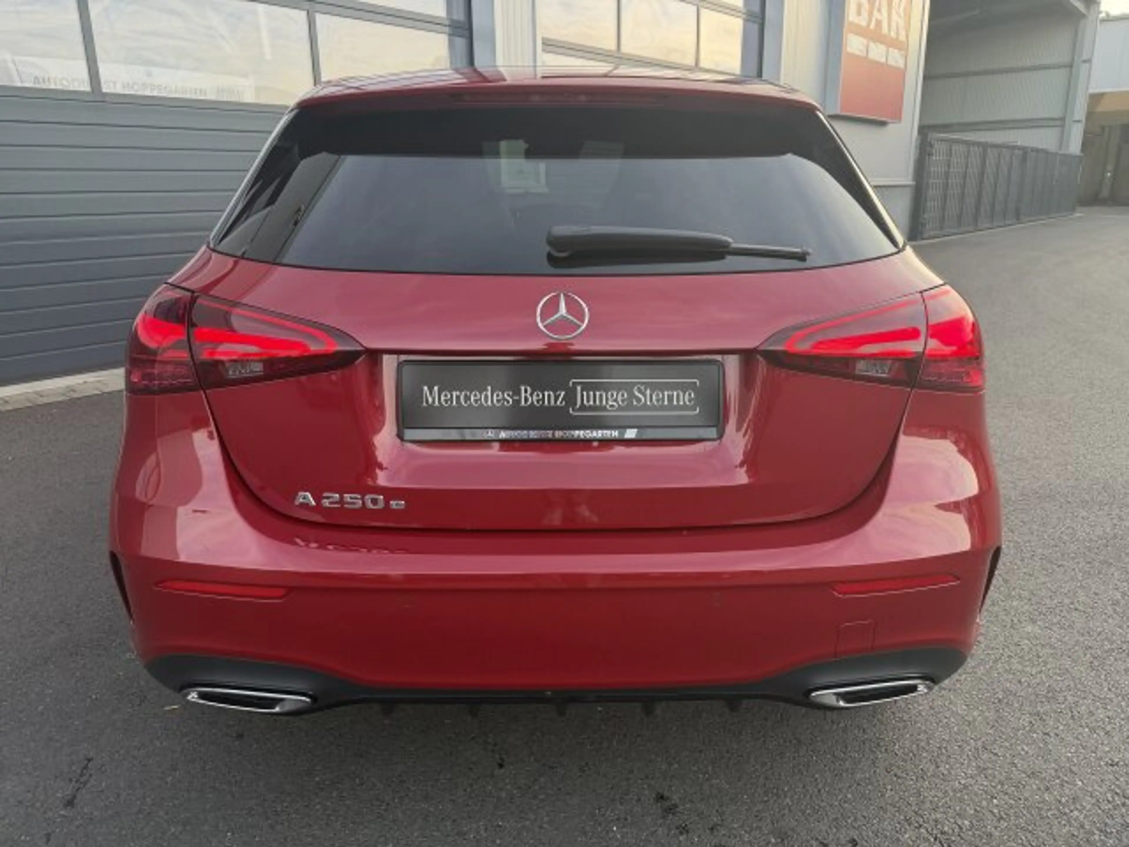 Mercedes-Benz A 250 A 250 e AMG Night Multibeam Distronic Sound 19" — photo 7