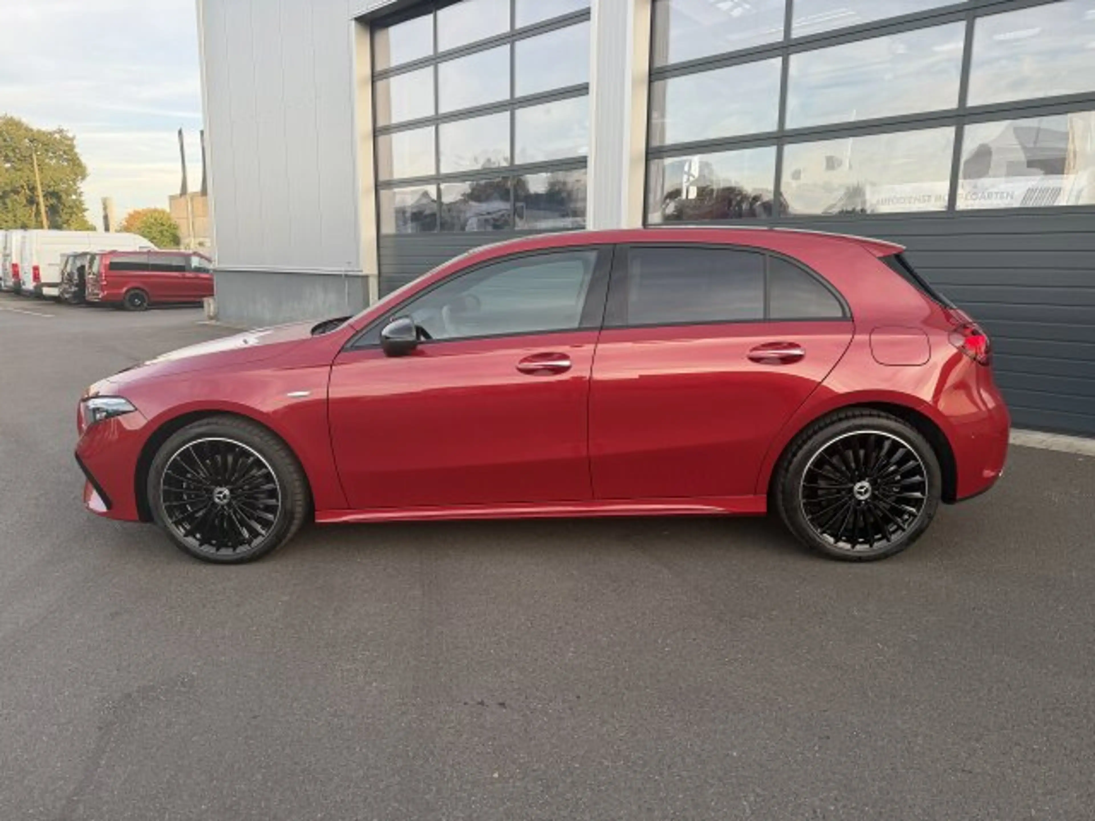 Mercedes-Benz A 250 A 250 e AMG Night Multibeam Distronic Sound 19" — photo 4
