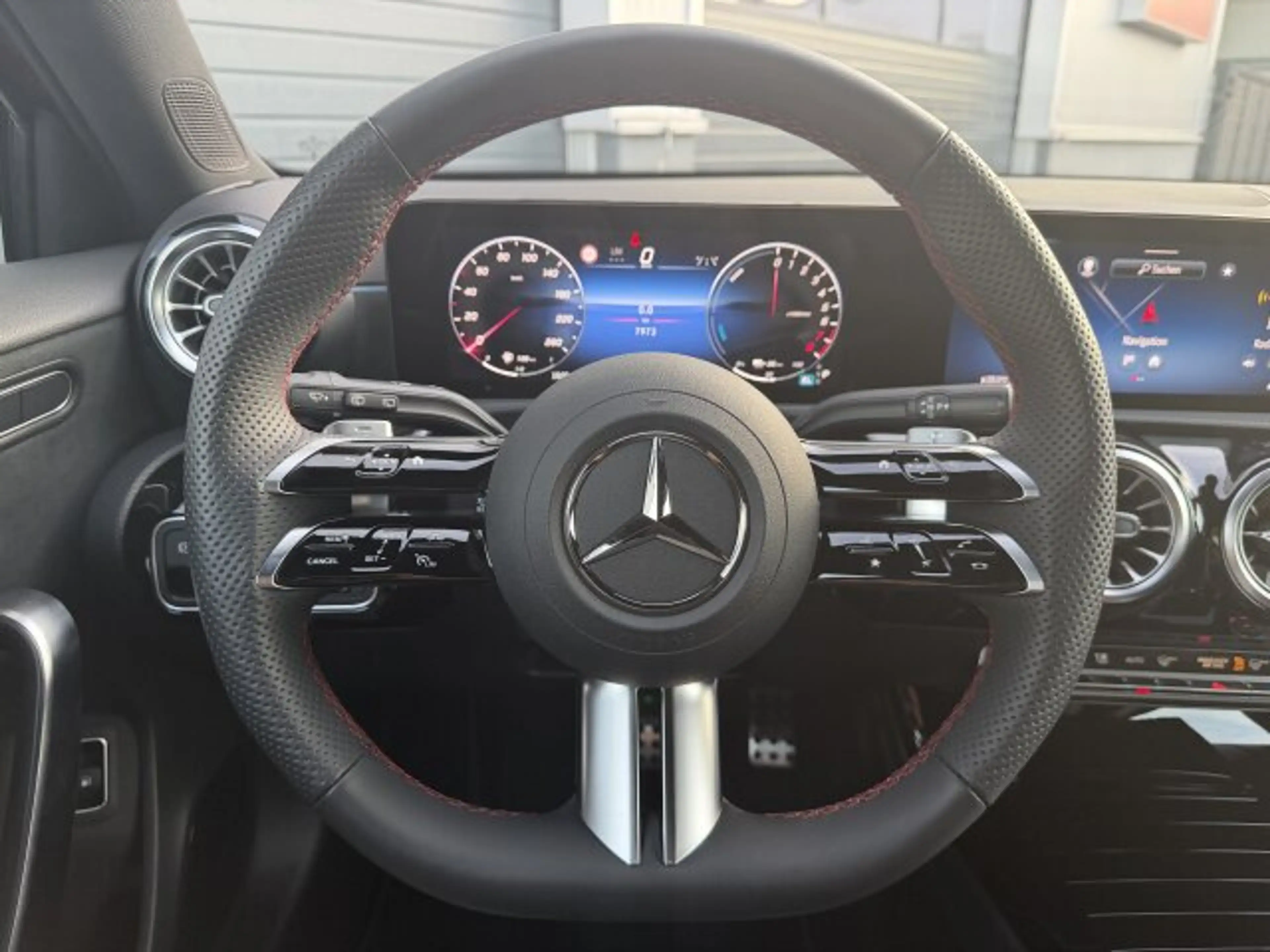 Mercedes-Benz A 250 A 250 e AMG Night Multibeam Distronic Sound 19" — photo 9