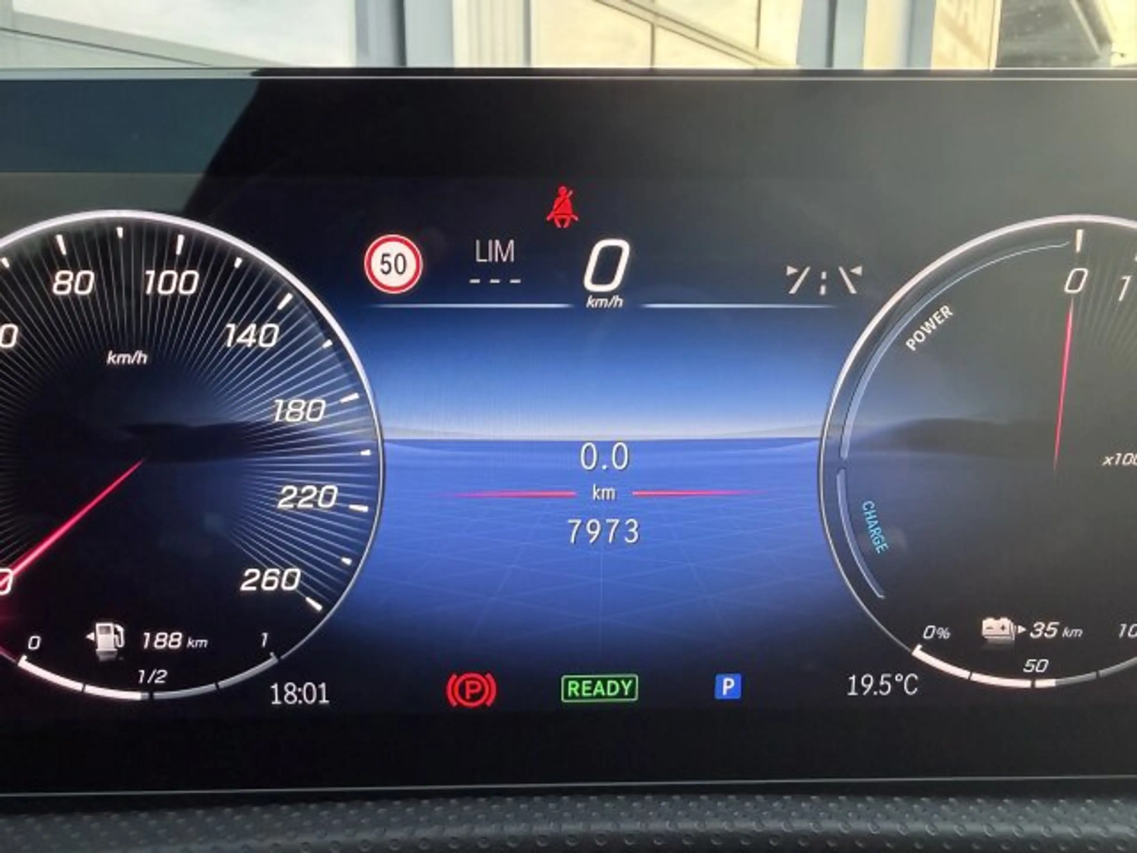Mercedes-Benz A 250 A 250 e AMG Night Multibeam Distronic Sound 19" — photo 10