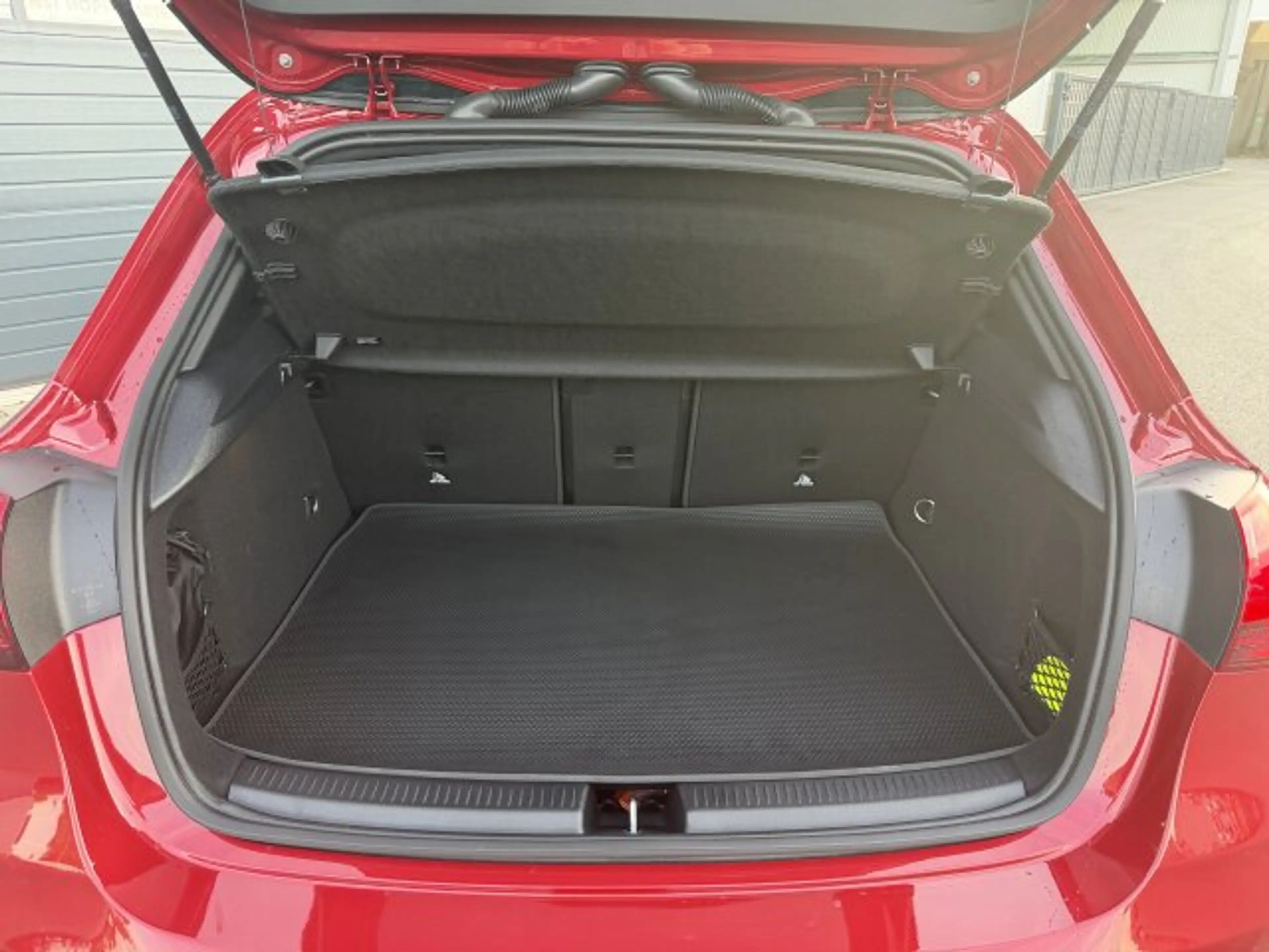 Mercedes-Benz A 250 A 250 e AMG Night Multibeam Distronic Sound 19" — photo 8