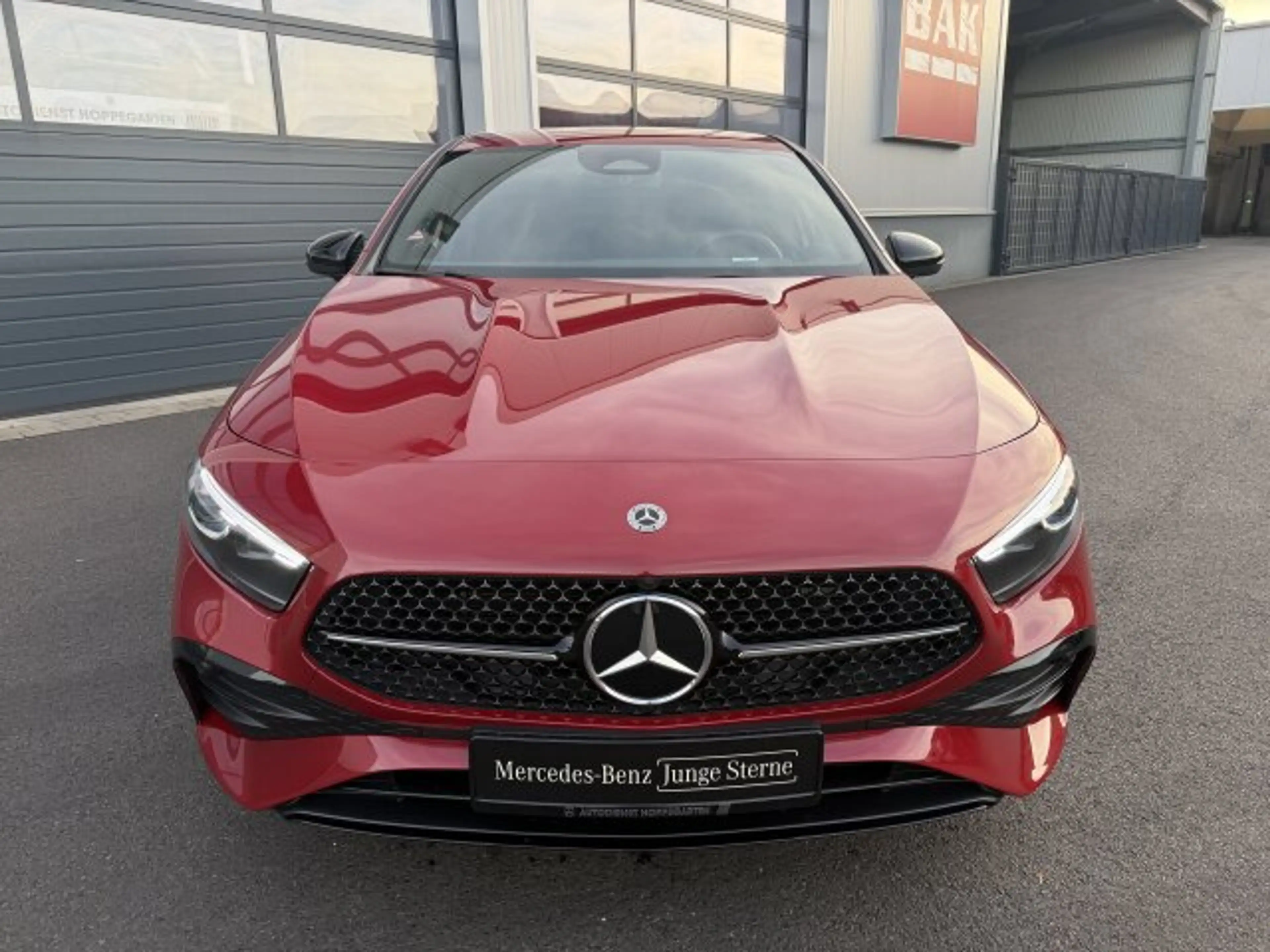 Mercedes-Benz A 250 A 250 e AMG Night Multibeam Distronic Sound 19" — photo 3