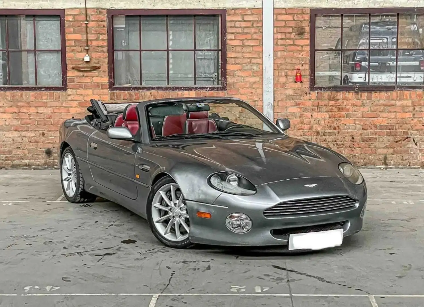 Aston Martin DB7 Vantage 5.9 V12 Grau - 1
