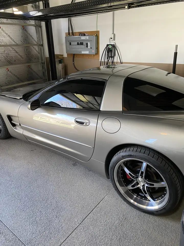 Chevrolet Corvette снимка Chevrolet Corvette