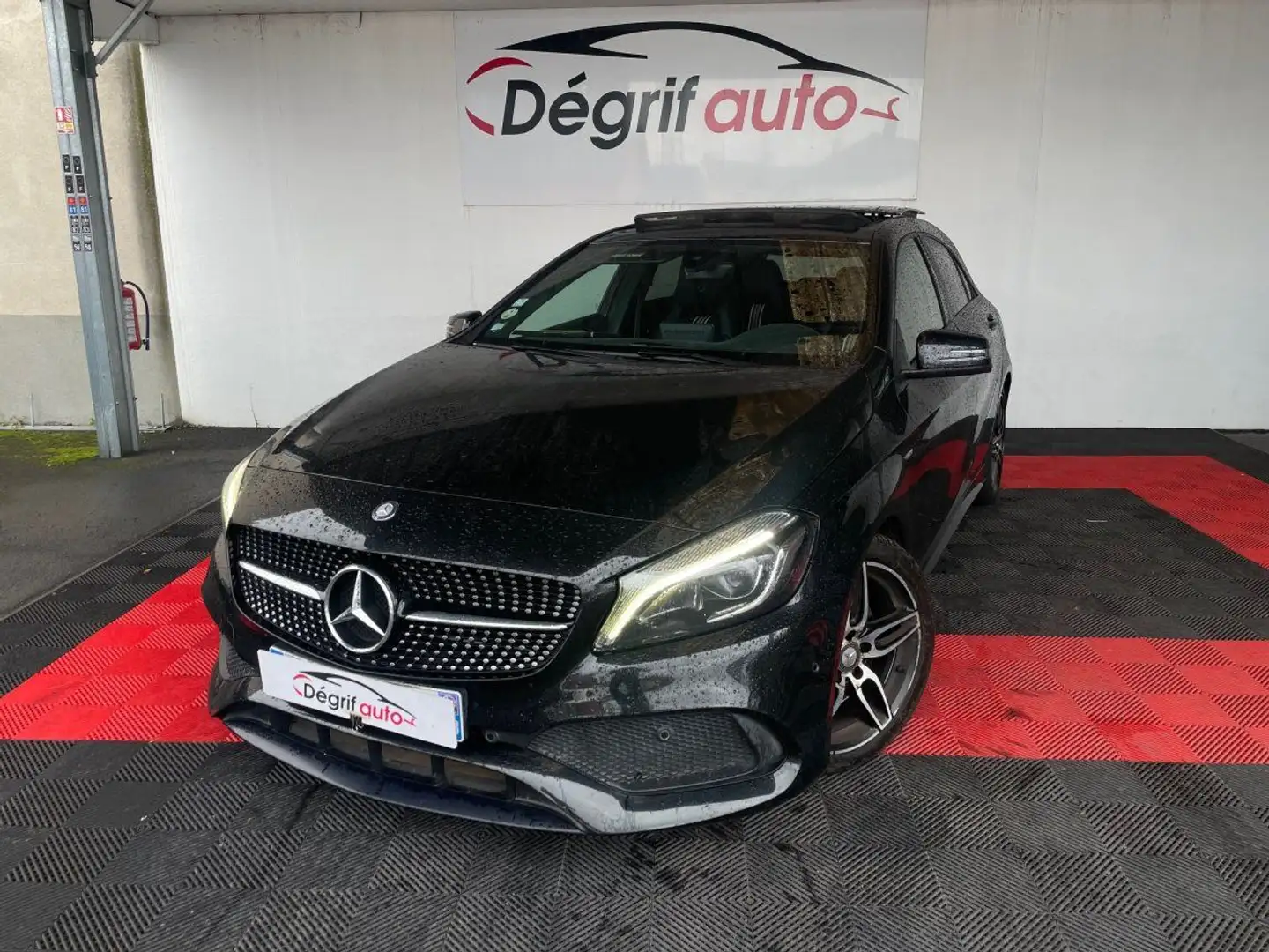 Mercedes-Benz A 220 220 d 7G-DCT 4-Matic WhiteArt Edition Noir - 1