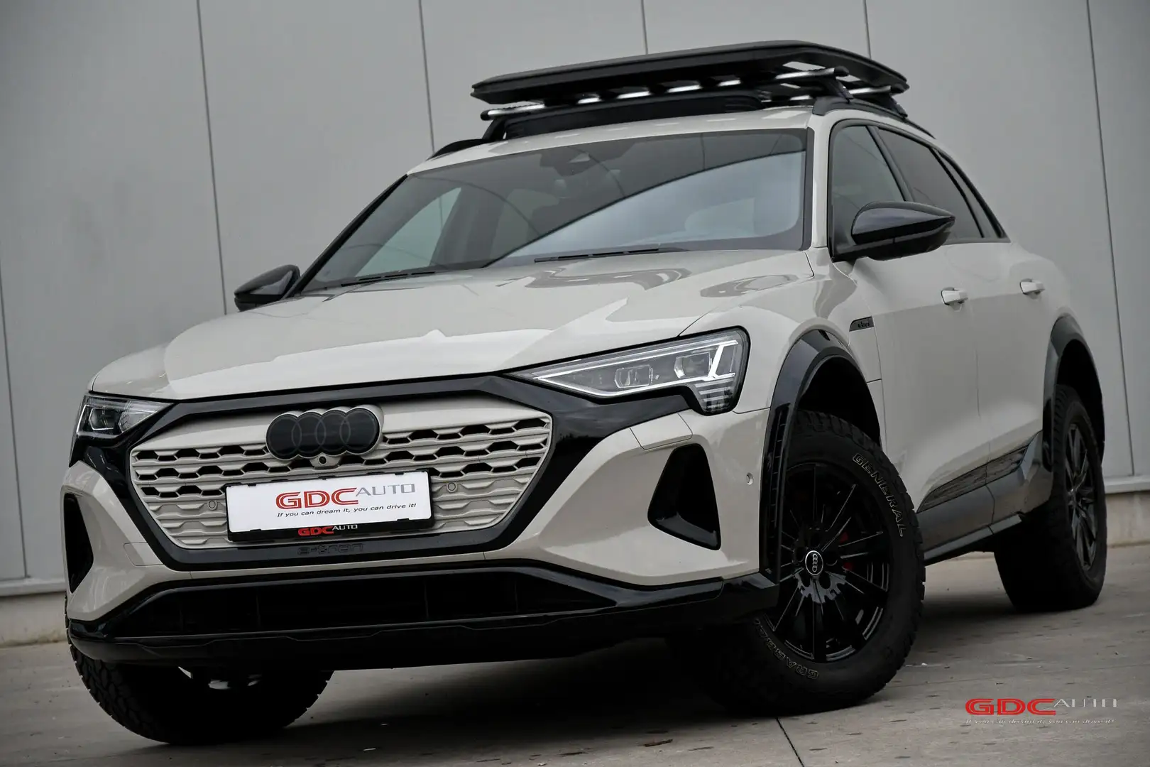 Audi Q8 e-tron Q8 e-tron 55 quattro edition Dakar Beige - 2