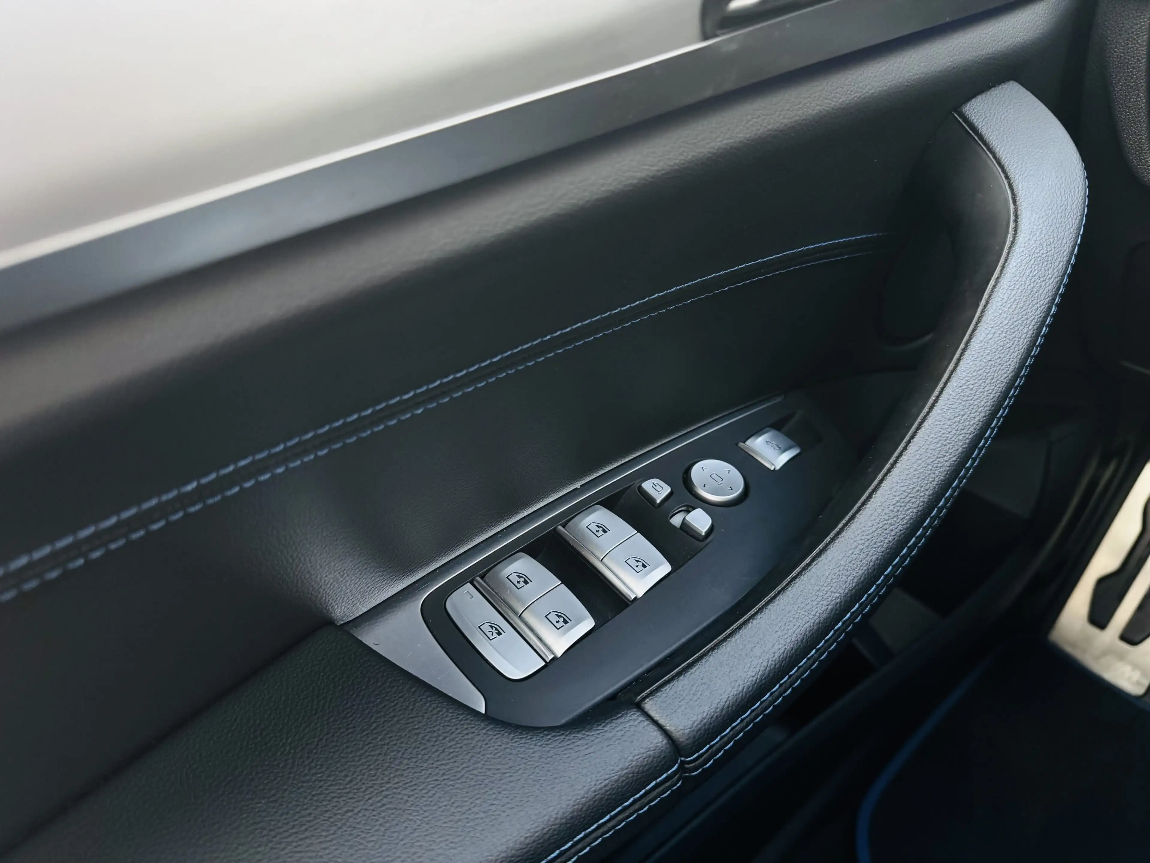 BMW X3 xDrive20i M Sport AdapLED DA+ PA Pano ACC HiFi — photo 15