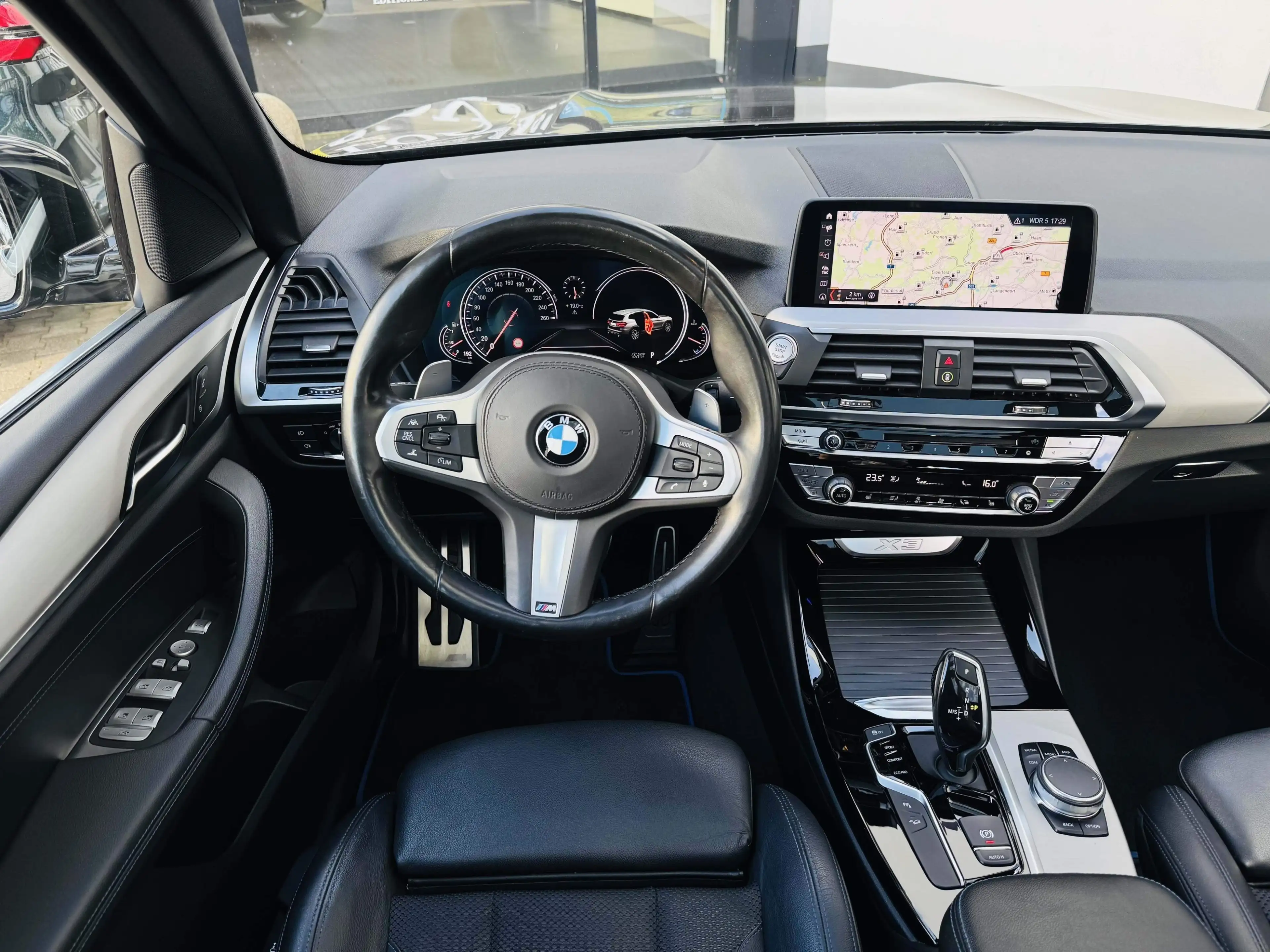 BMW X3 xDrive20i M Sport AdapLED DA+ PA Pano ACC HiFi — photo 6