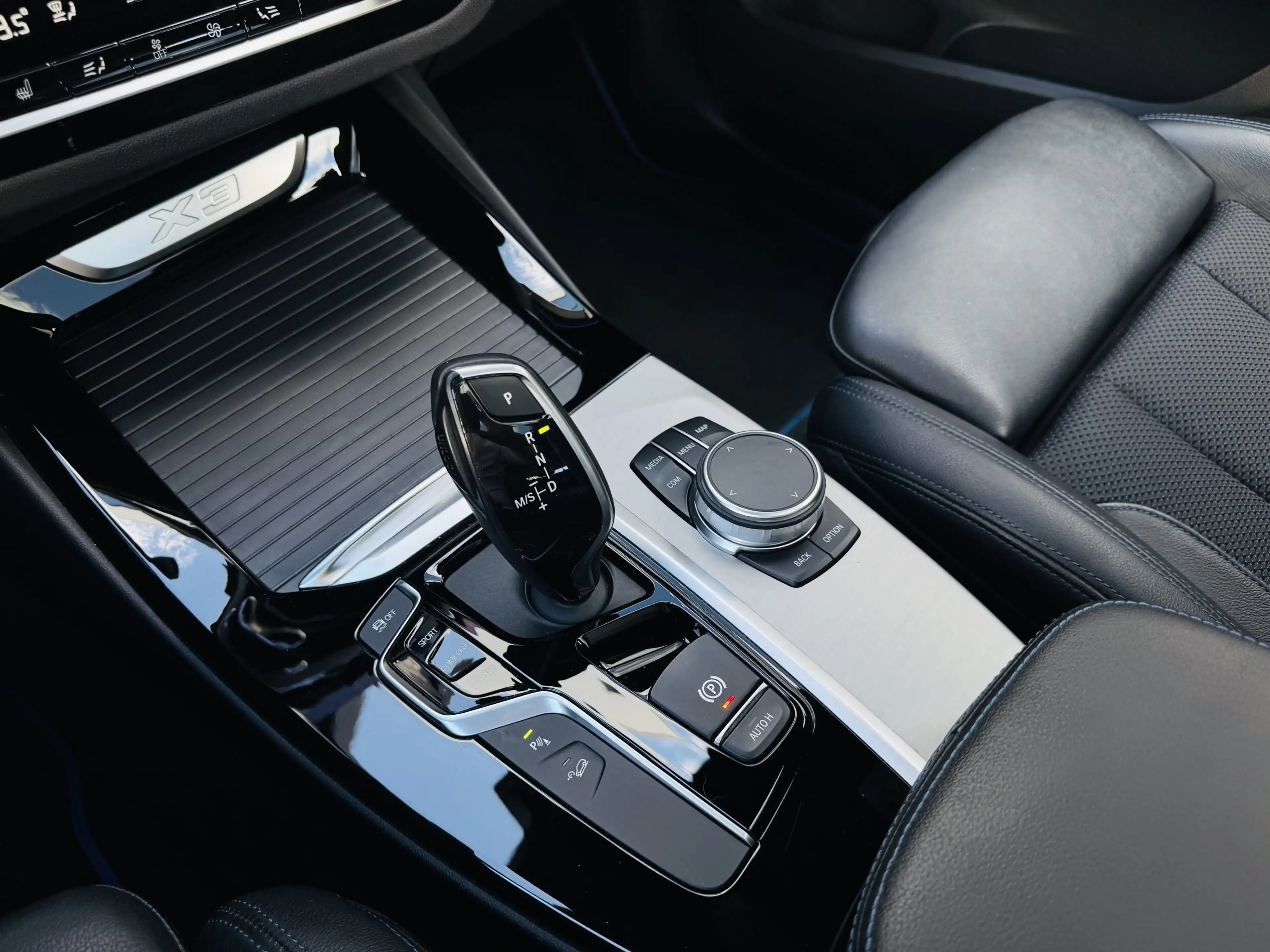 BMW X3 xDrive20i M Sport AdapLED DA+ PA Pano ACC HiFi — photo 12